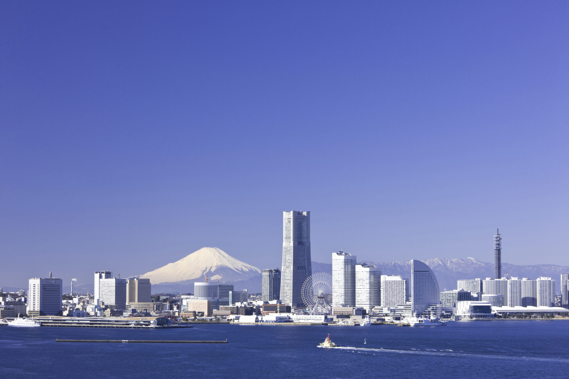 Blick auf die Stadt Yokohama und den Wolkenkratzer "Landmark Tower", Japan