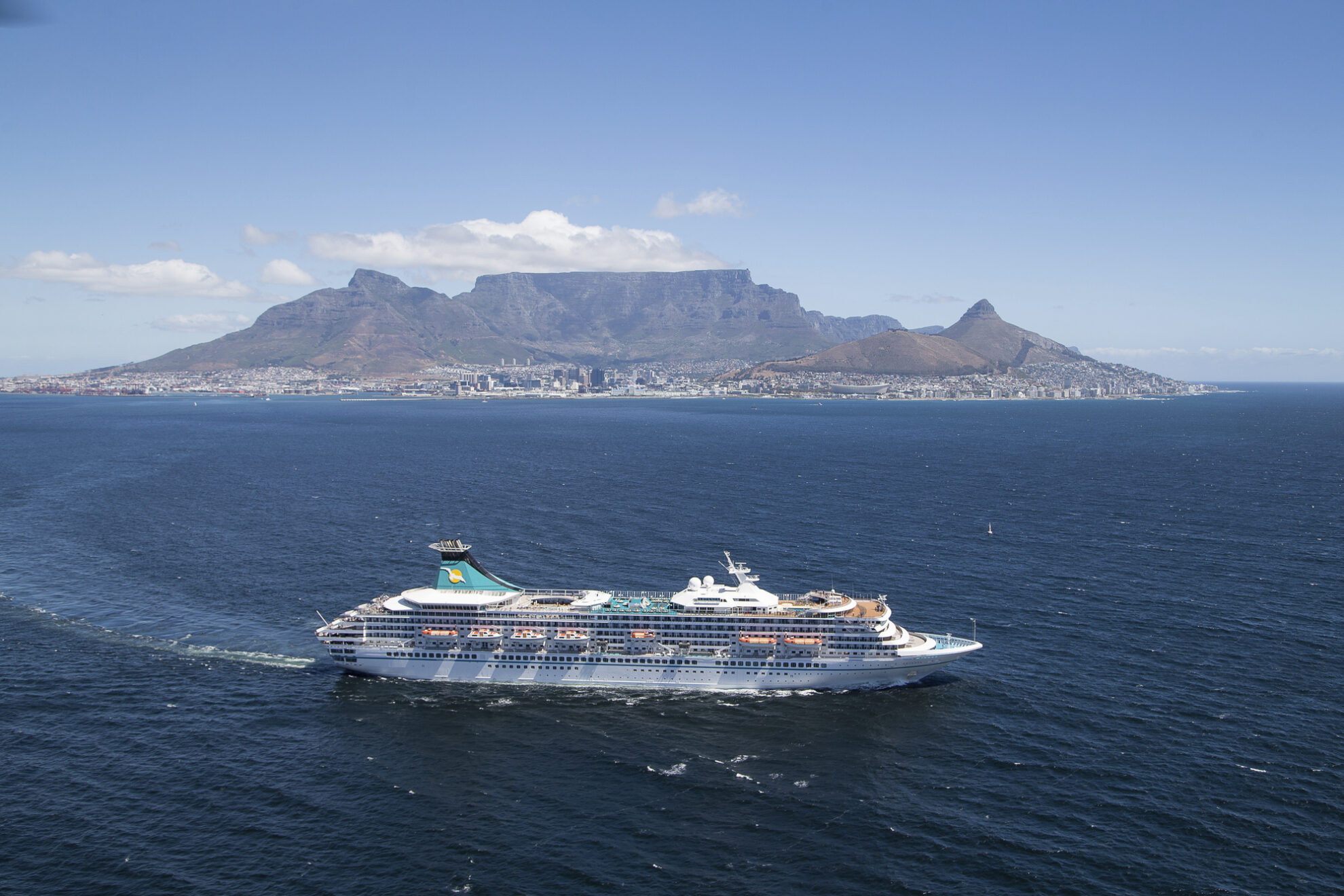PHX_Krainz_ART_aussen_Schiff_Totale_Suedafrika_Kapstadt_Tafelberg_MSARTANIACapeTown2016-11-12IMG_082.jpg