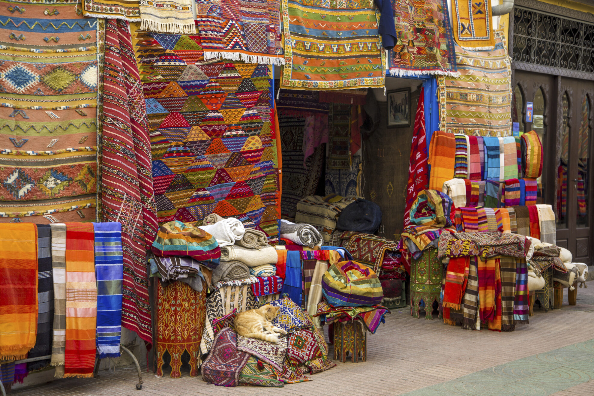 Teppichhandel auf dem Markt von Agadir, Marokko