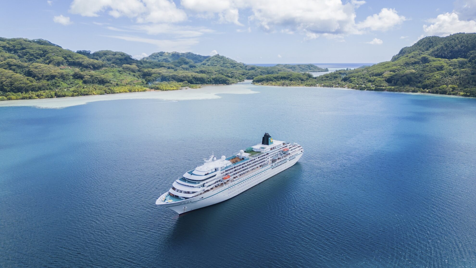 MS Amadea in Huahine
