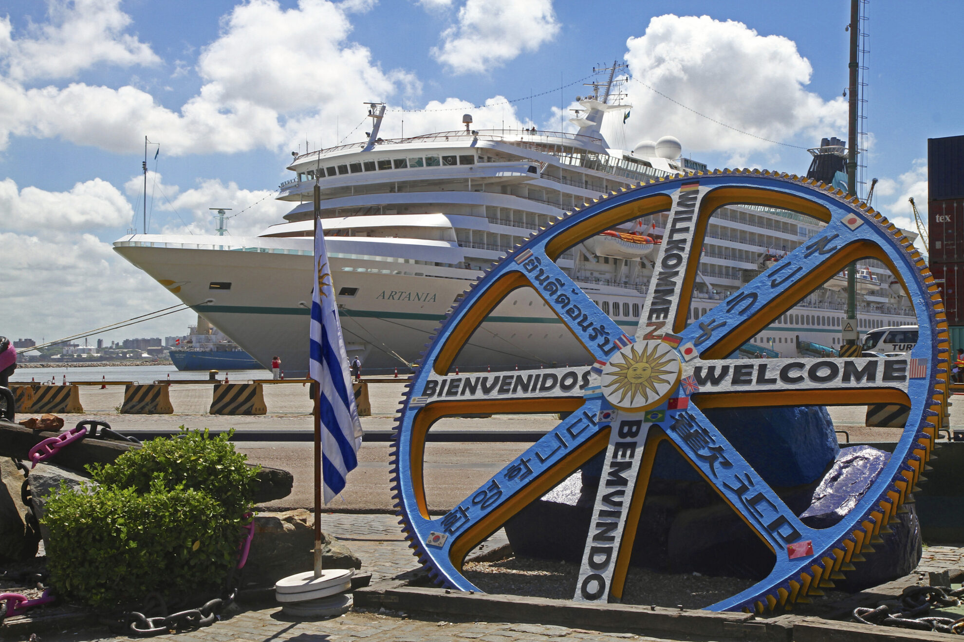 phx art aussen schiff totale hafen uruguay montevideo 9291 2015 02 02jpg 3667745