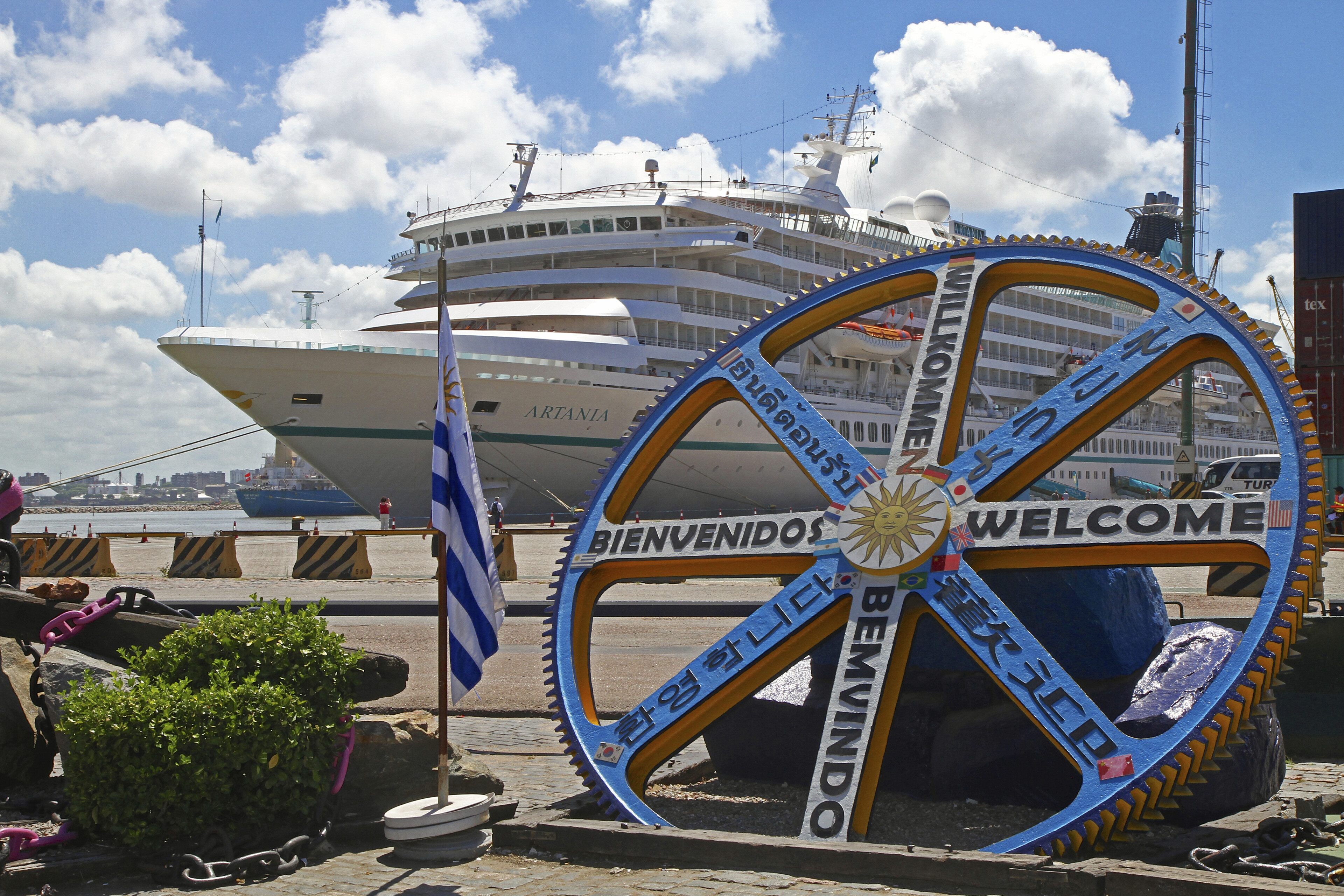 phx art aussen schiff totale hafen uruguay montevideo 9291 2015 02 02jpg 3667745