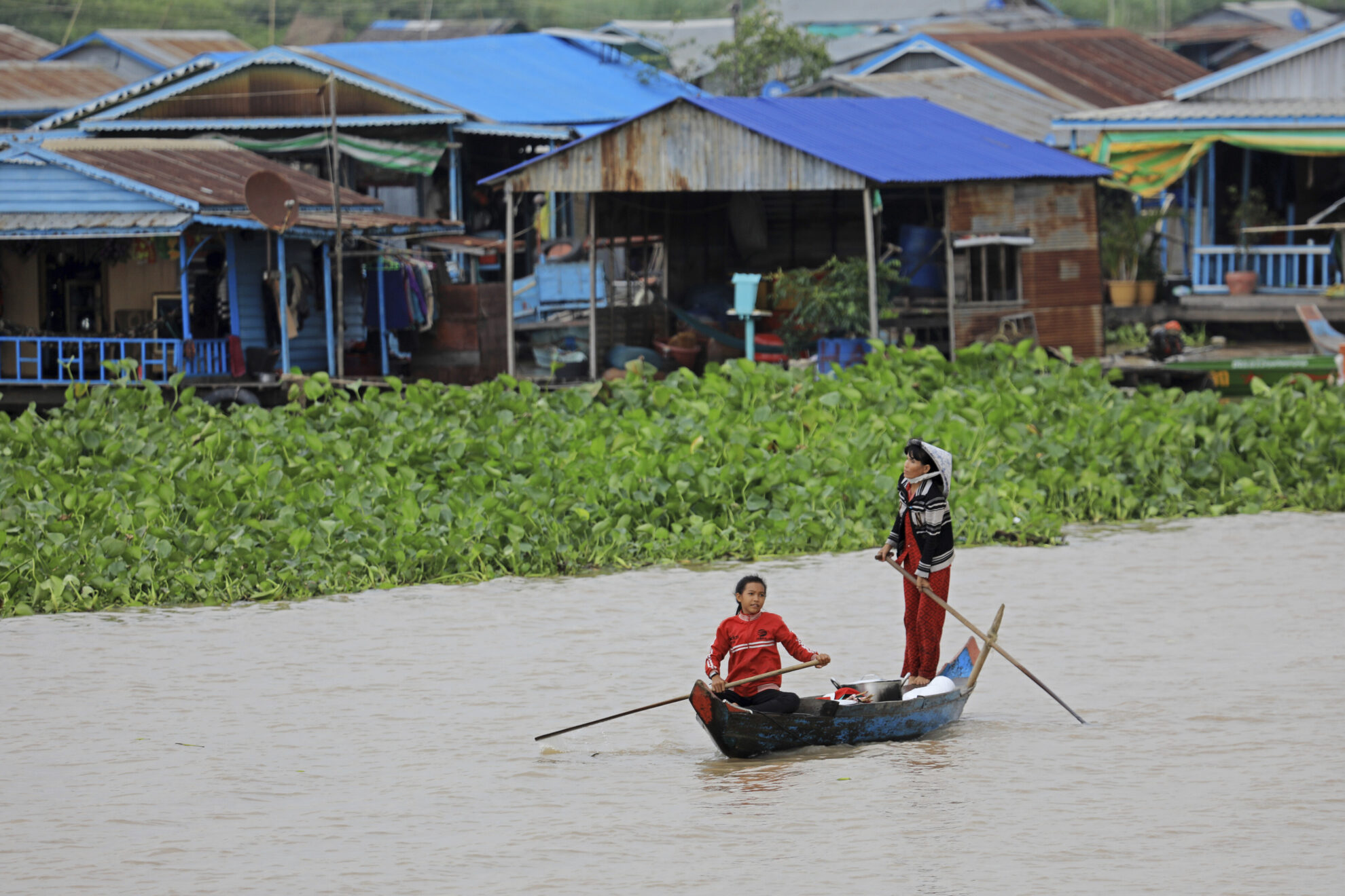 phx asmussen kambodscha boot menschen kinder floating village in kampong chhnang cambodia 13 04 2017 10jpg 3670226