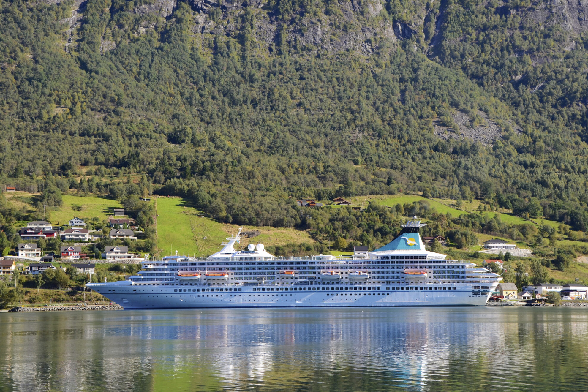 phx krainz art aussen schiff totale norwegen olden 9668 2014 09 15jpg 3667761