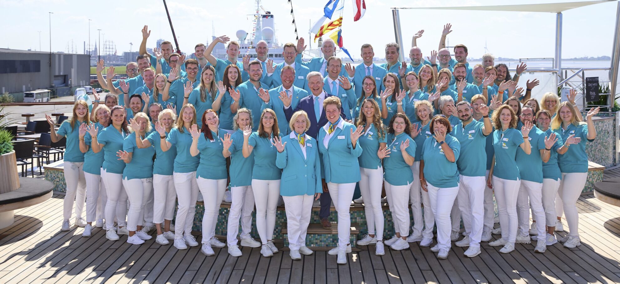 Gruppenbild, winkende Reiseleiter