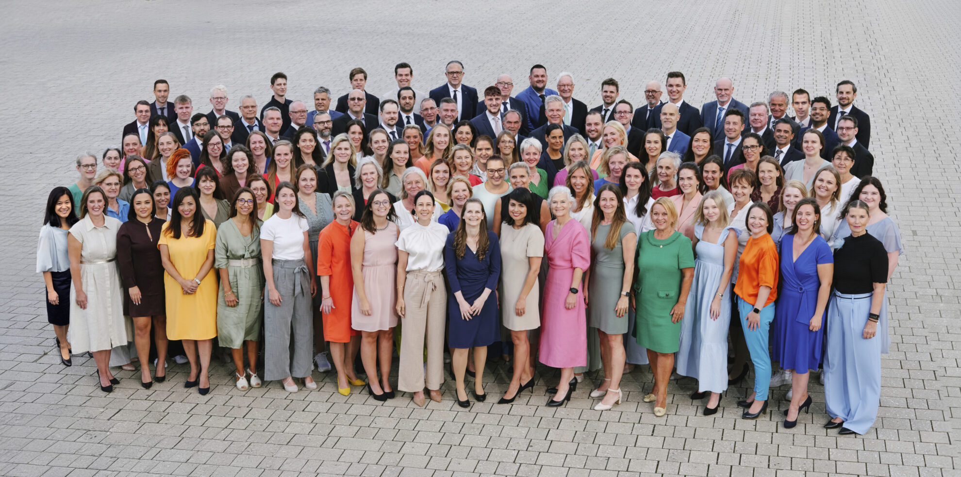 phx mitarbeiter gruppenportrait alle kollegen bonn sept 20250587 final1jpg 3840627