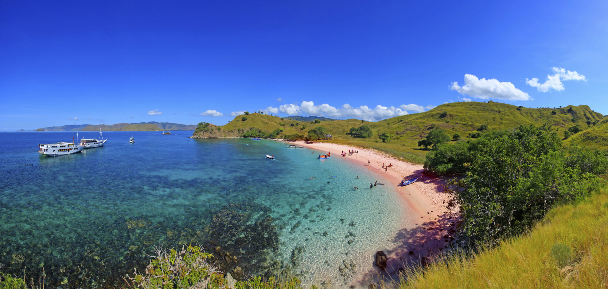 pinker Strand in Komodo, Indonesien
