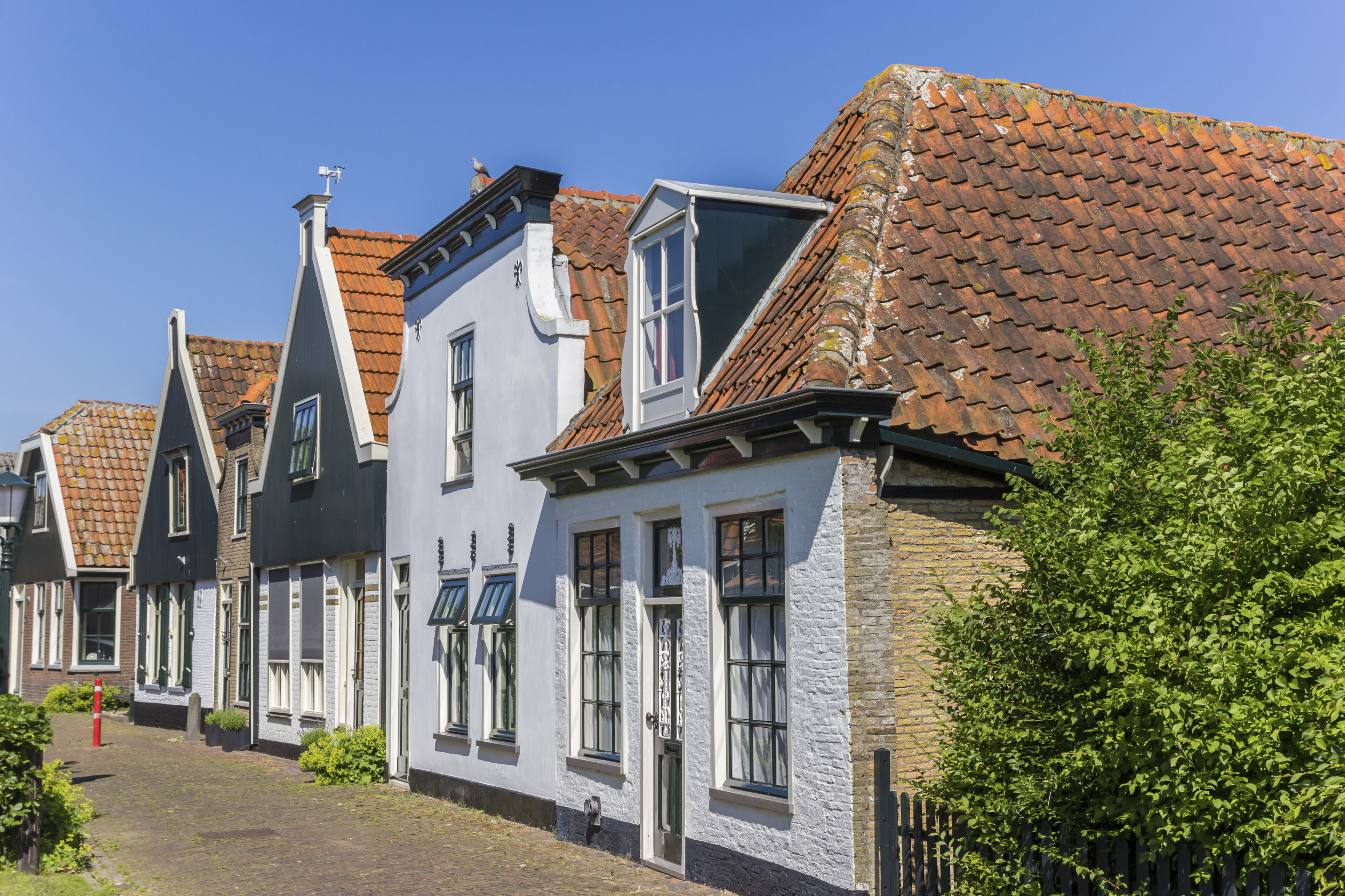 shutterstock 1114251110 niederlande texel oudeschild haeuserjpg 3729850