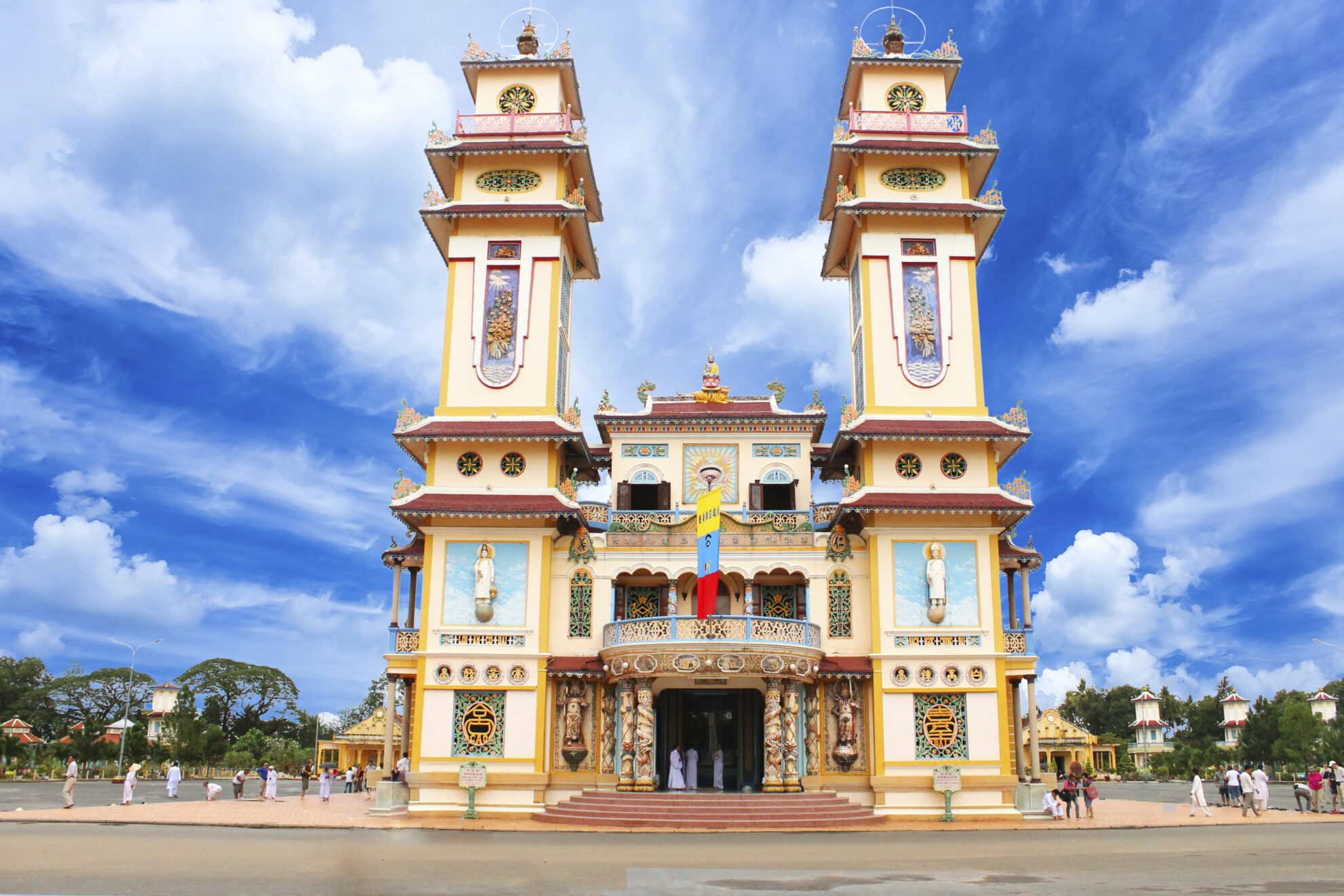 shutterstock 1124415125 vietnam my tho cao dai tempeljpg 3745532