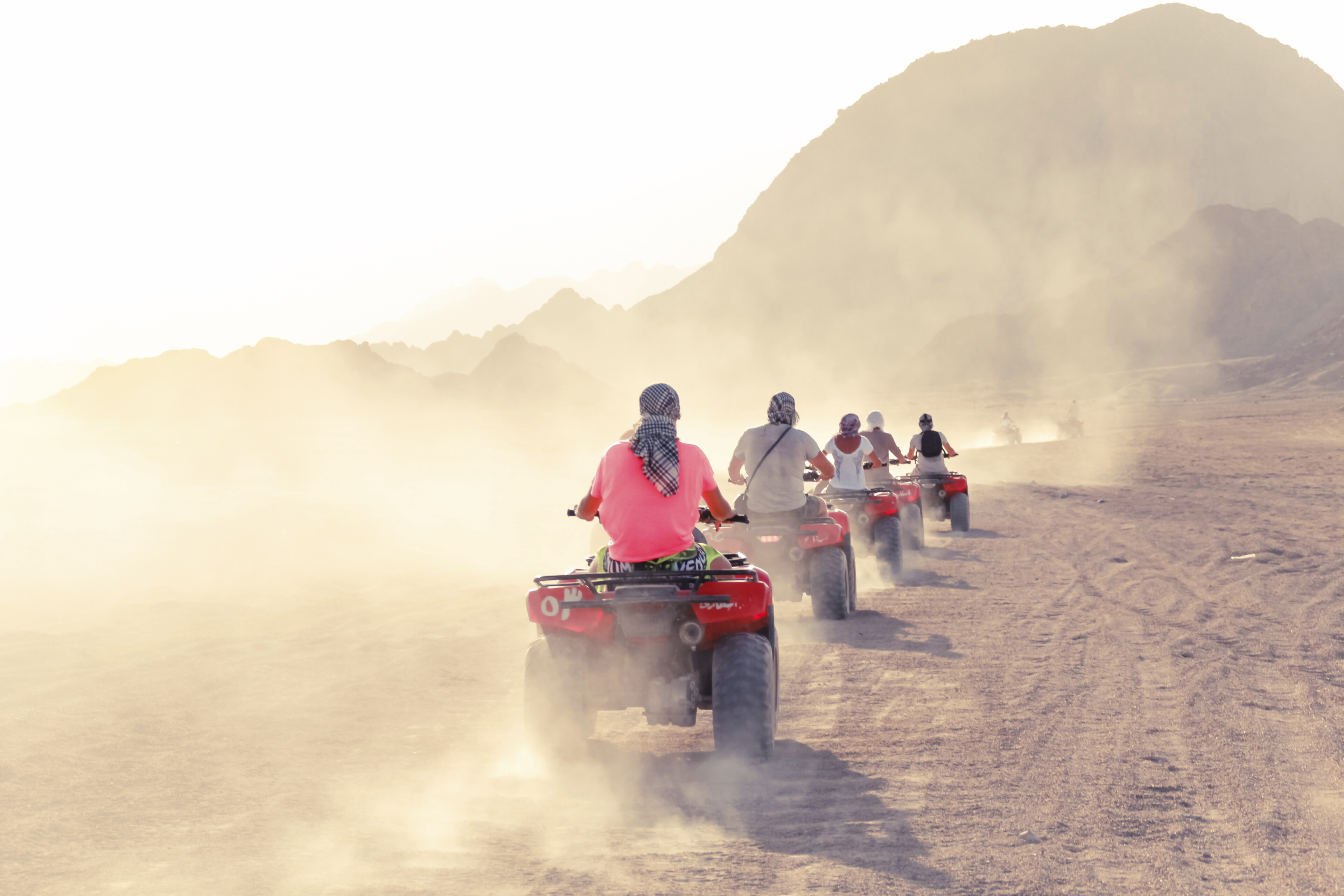 shutterstock 1212384859 aegypten menschen quadfahrer wueste sharm el sheikhjpg 3700753