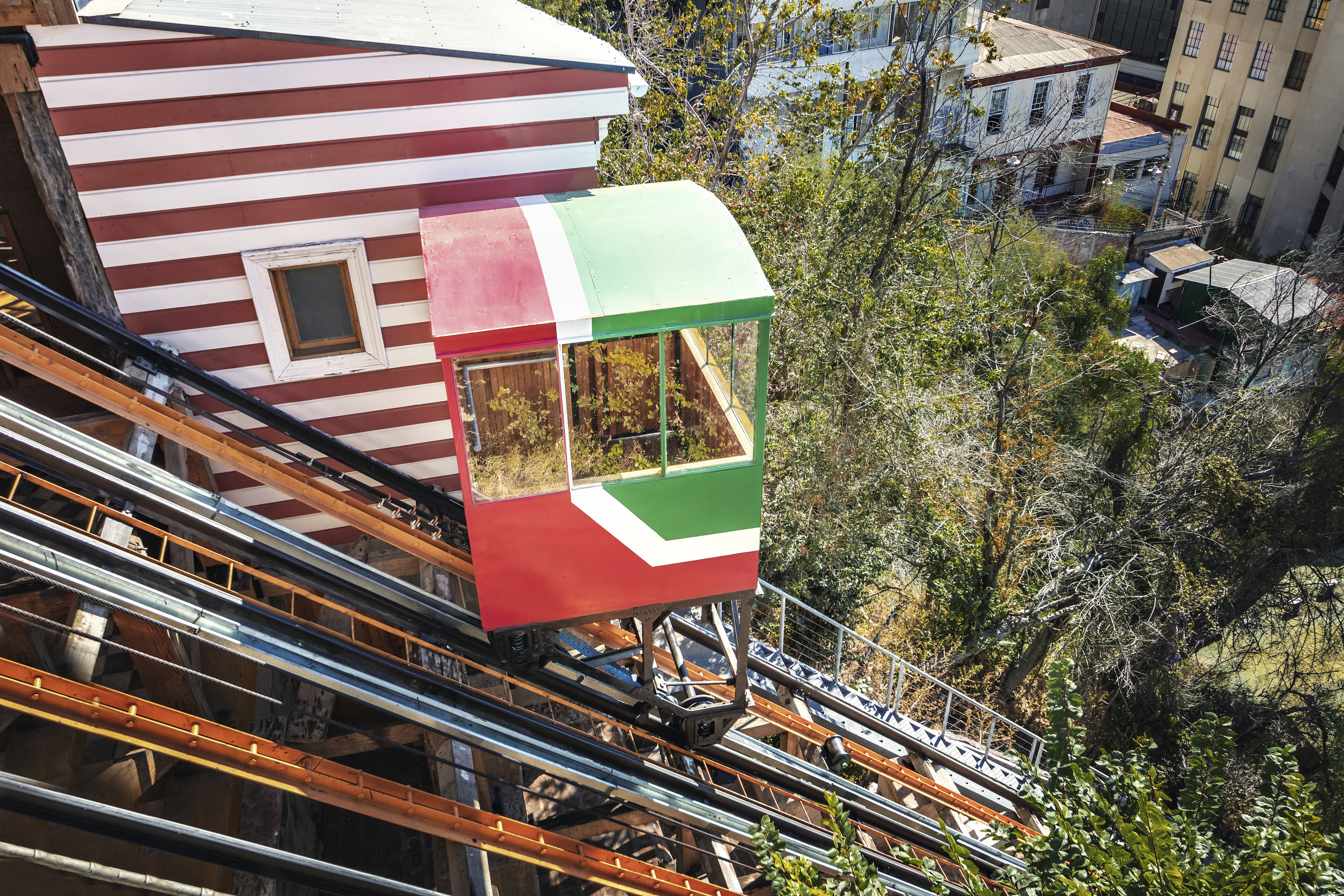 shutterstock 1241273254 chile valparaiso aufzugjpg 3696895