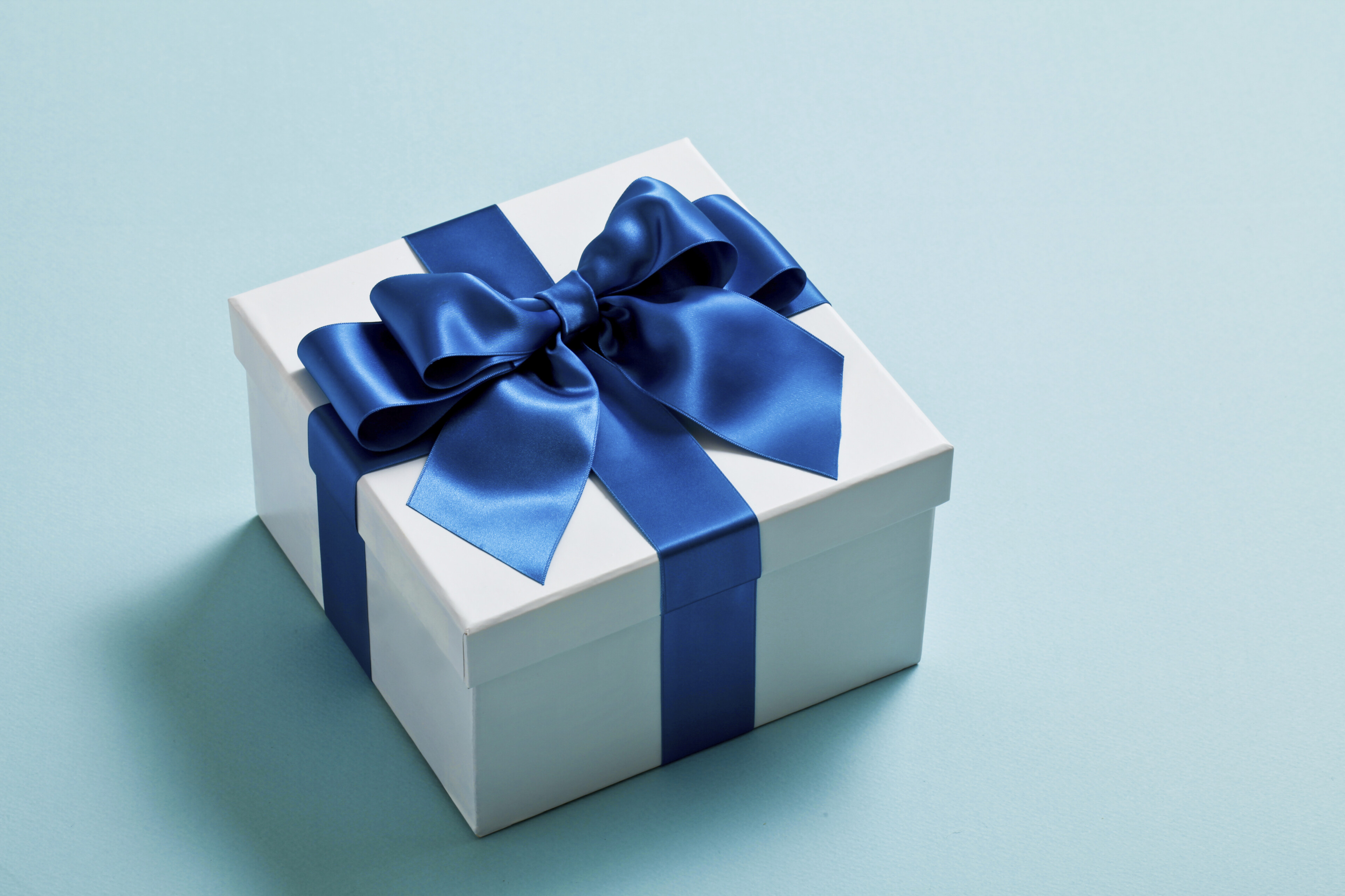 shutterstock_128583884_Geschenk_Geburtstag_Info.jpg