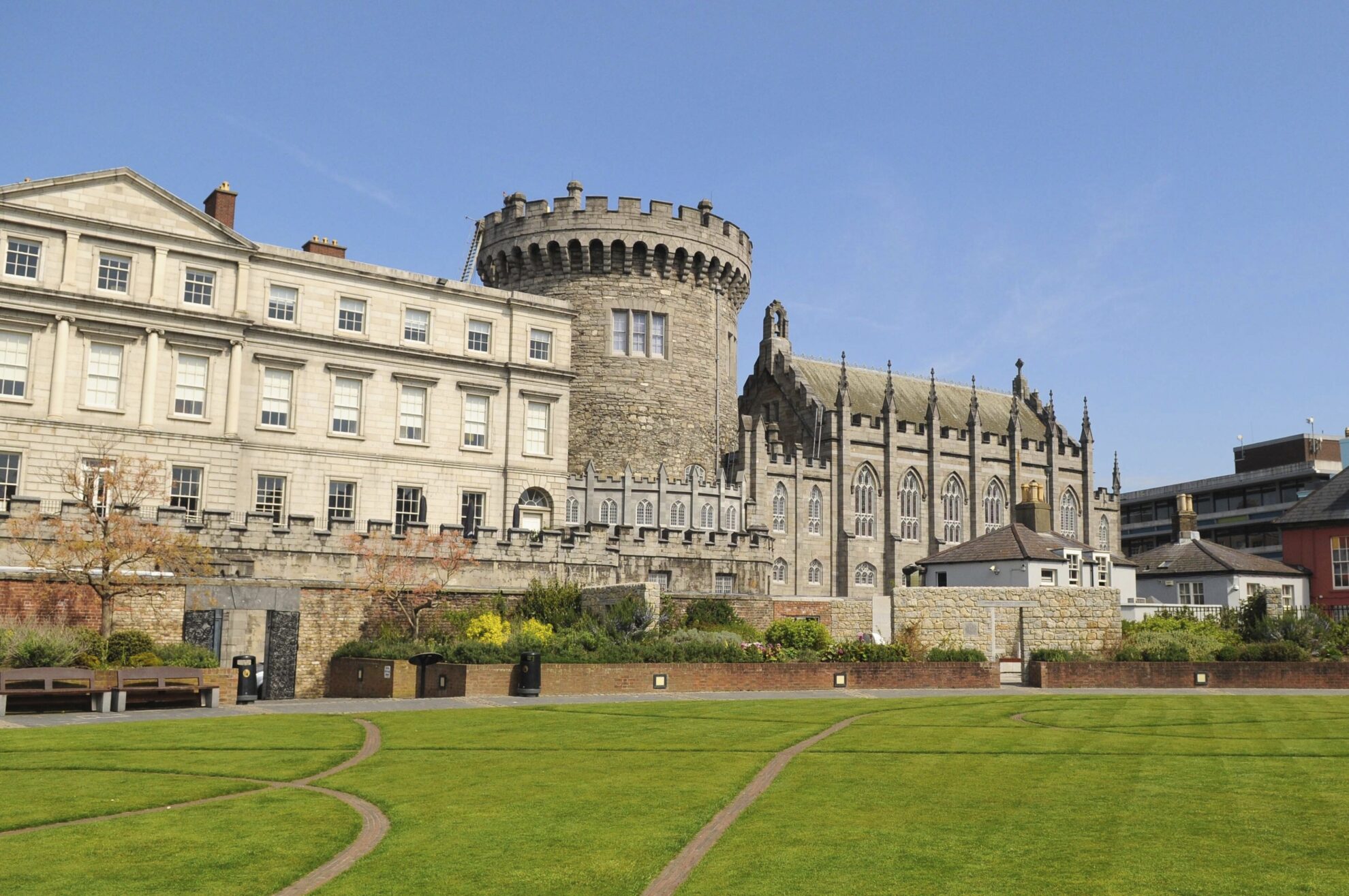 shutterstock 155162018 irland dublin castle gartenjpg 3659767