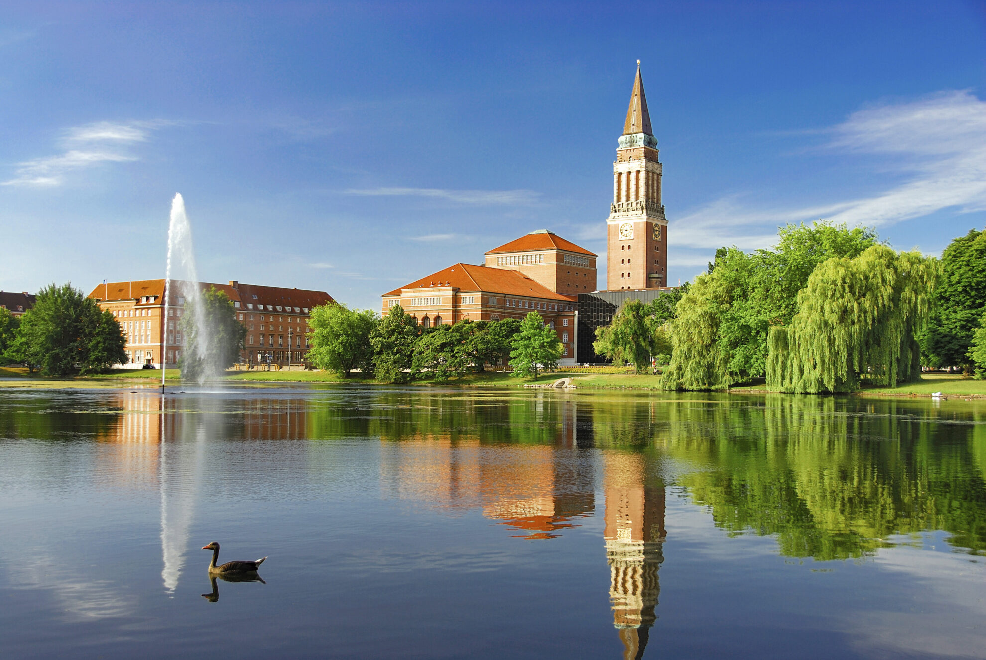shutterstock 1569241756 deutschland kiel rathaus opernhaus hiroshima parkjpg 3696413