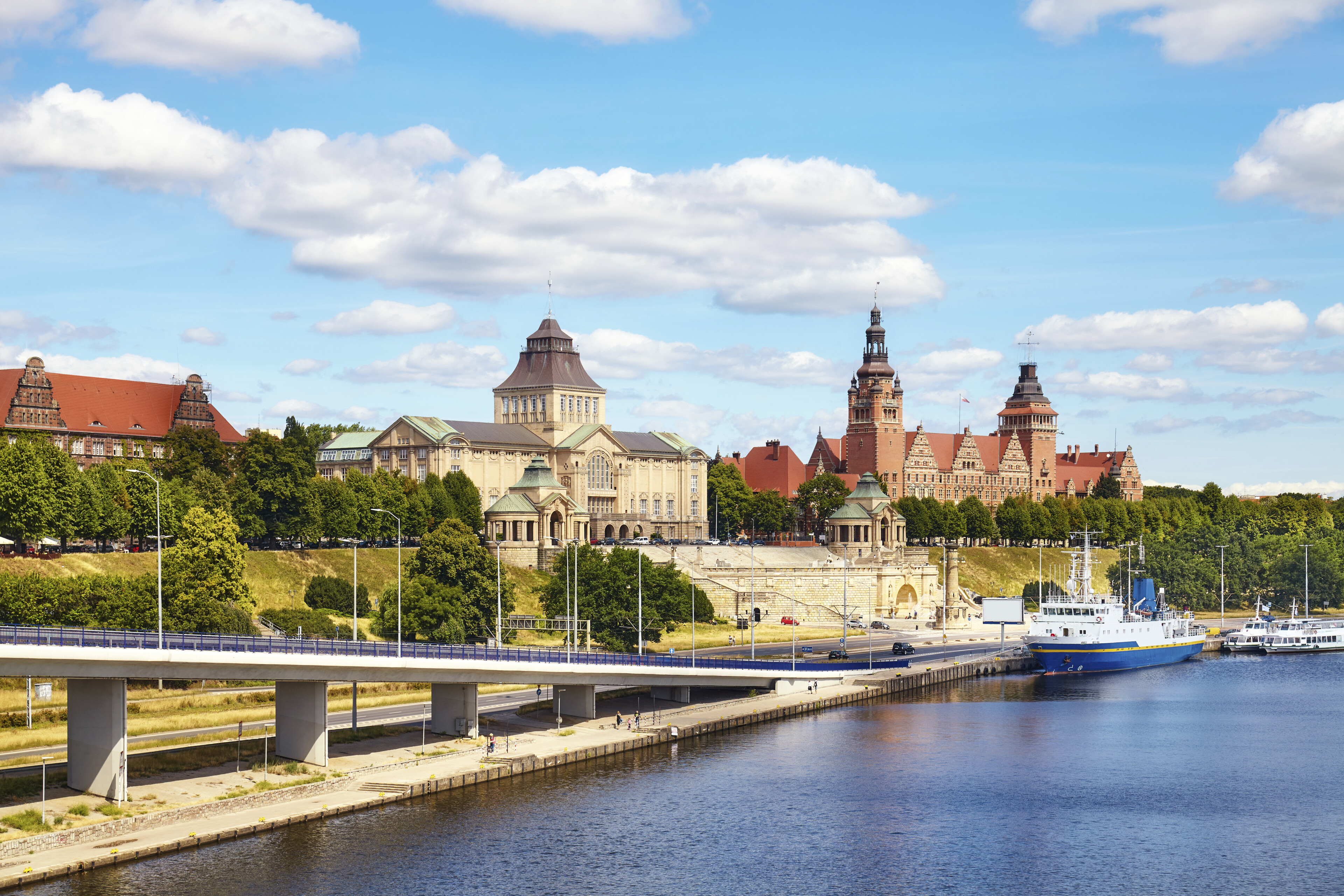 shutterstock 1776357962 polen stettin chrobry damm uferpromenadejpg 3695357