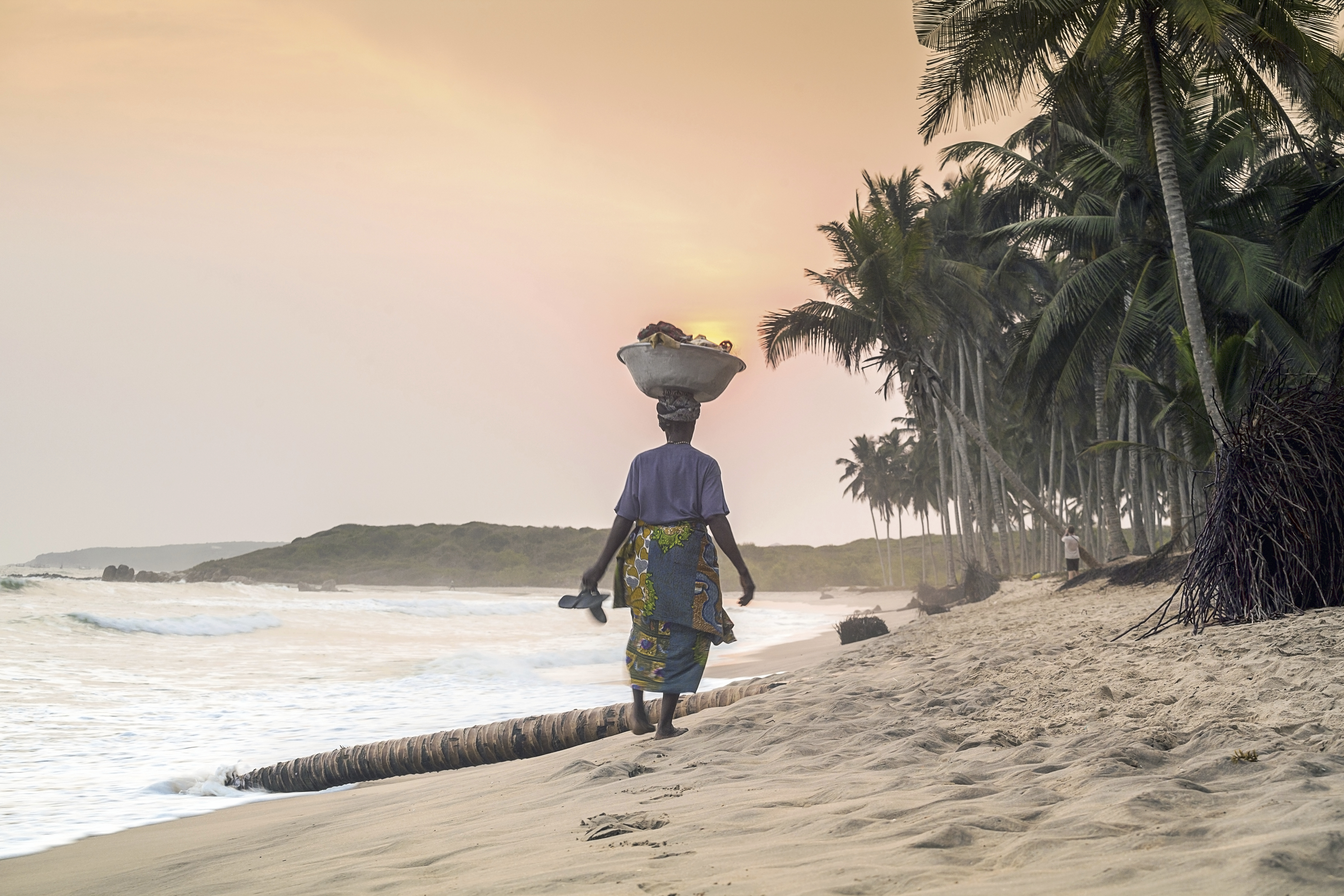 shutterstock 186321218 ghana menschen frau strandjpg 3693415