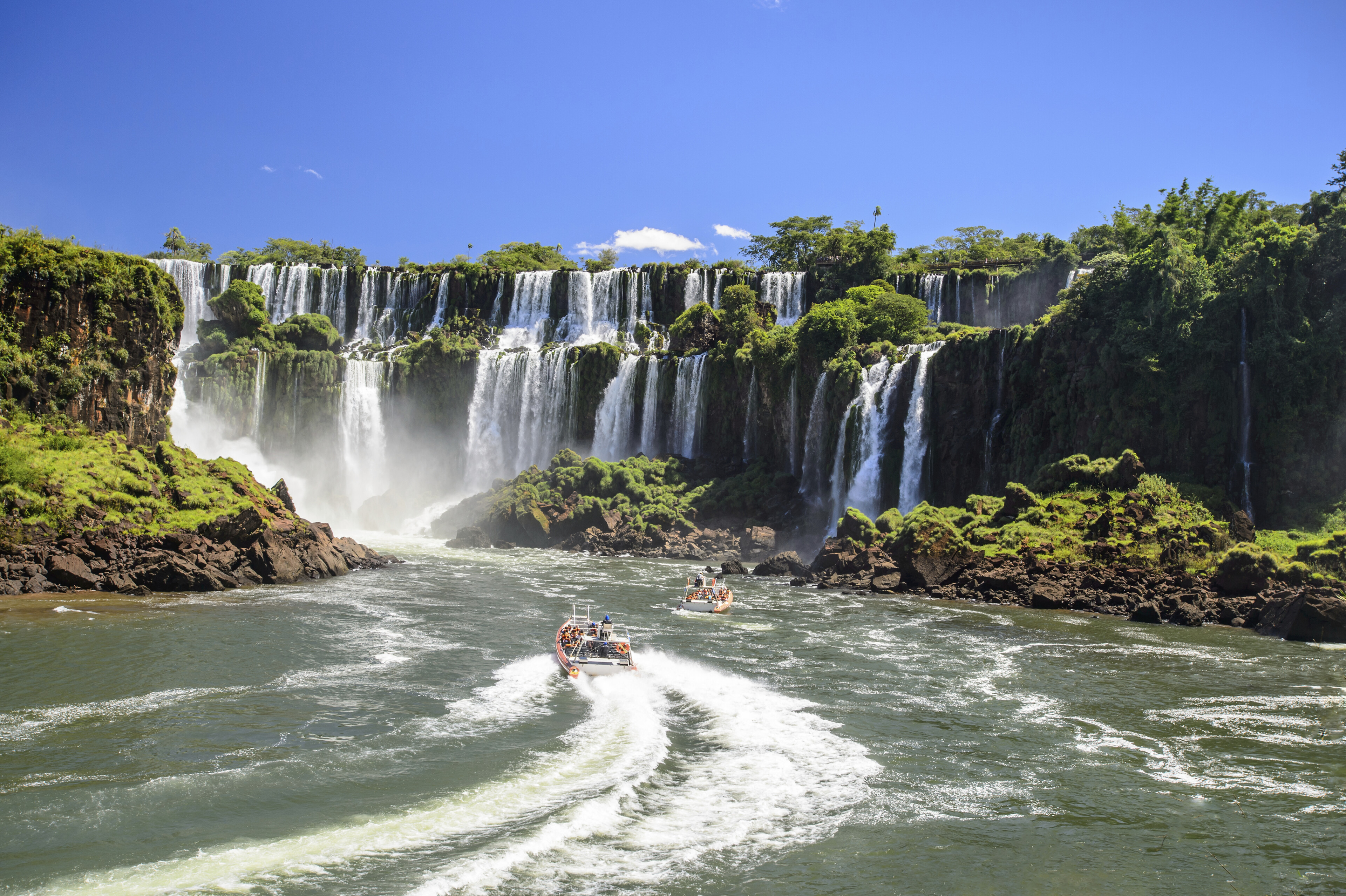 Iguazù-Wasserfälle an der Grenze zwischen Argentinien und  Brasilien