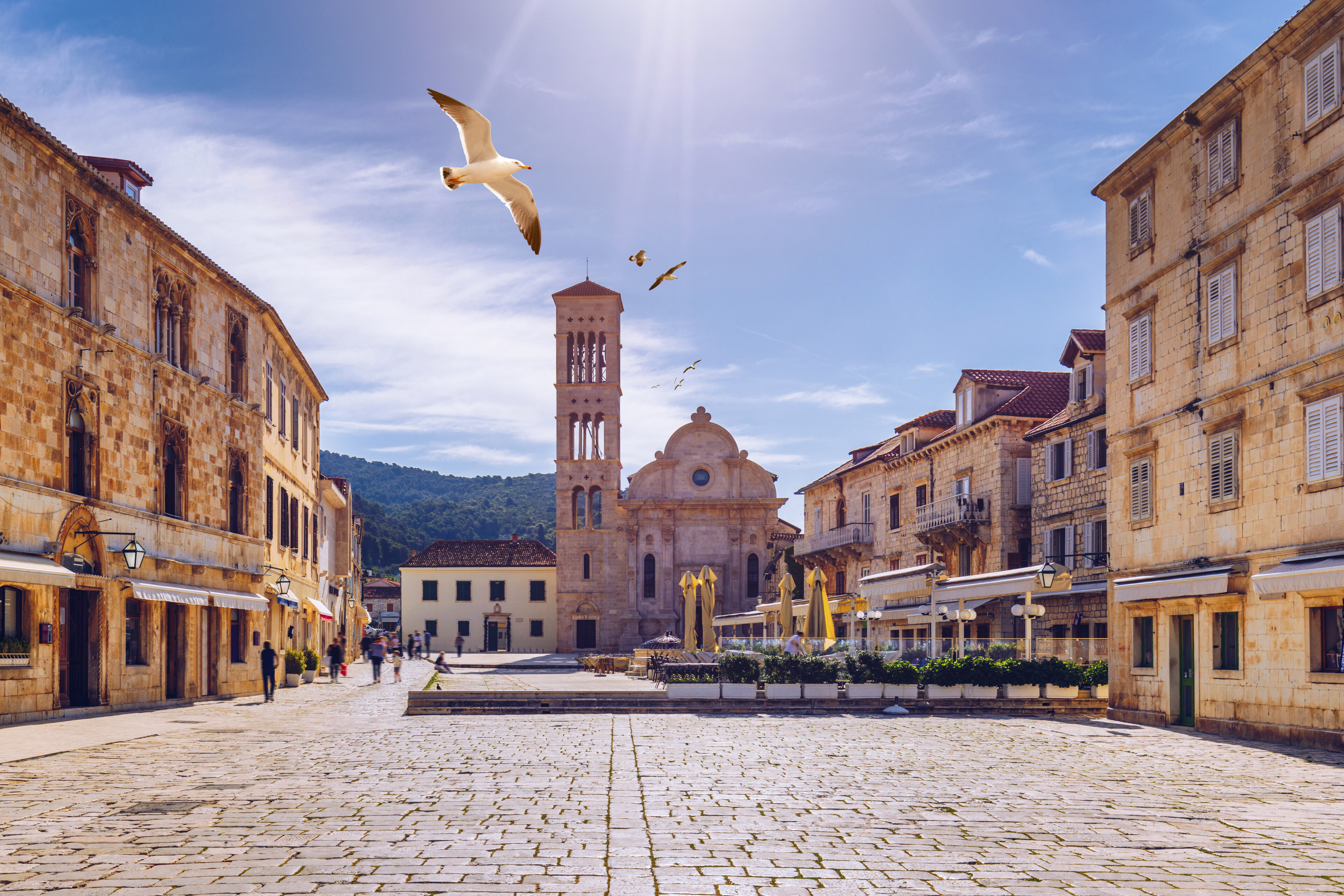 shutterstock 1995986426 kroatien hvar altstadt pjaca platz jpg 3730136