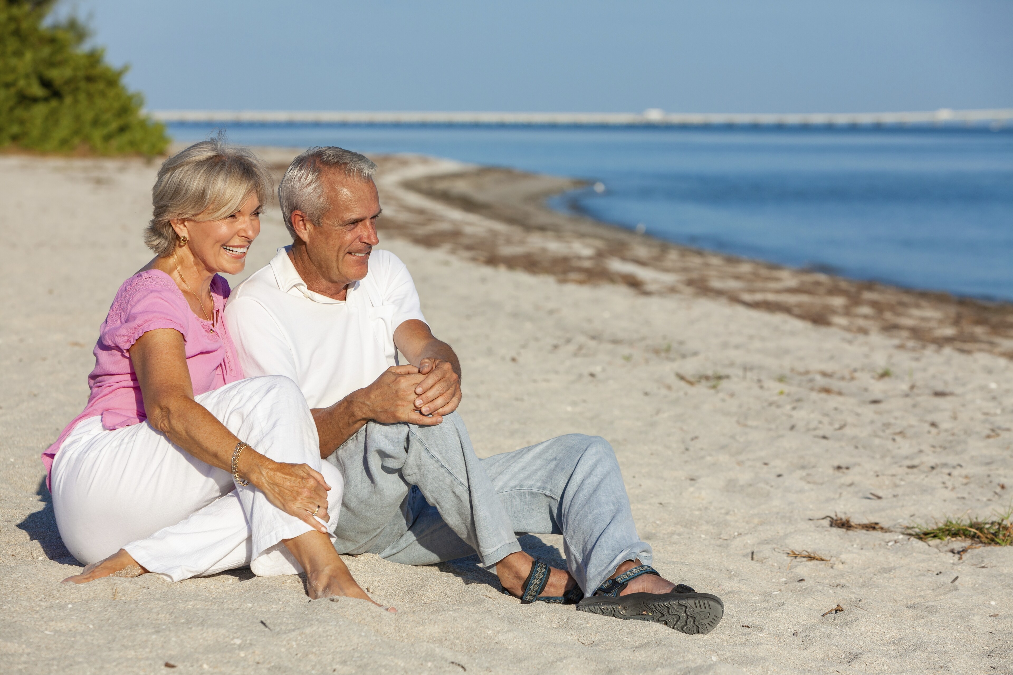 shutterstock 2067950156 niederlande menschen paar strand meerjpg 3707564