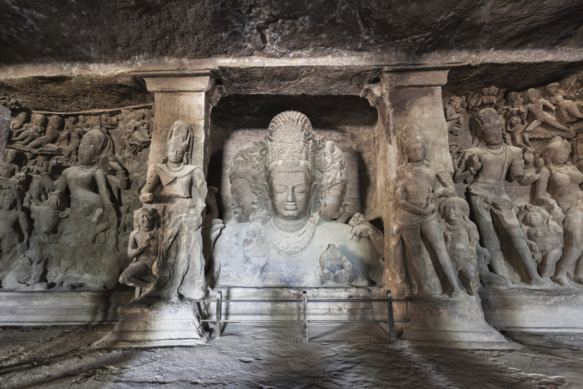 Die beeindruckenden "Elephanta-Höhlen" von innen, Indien