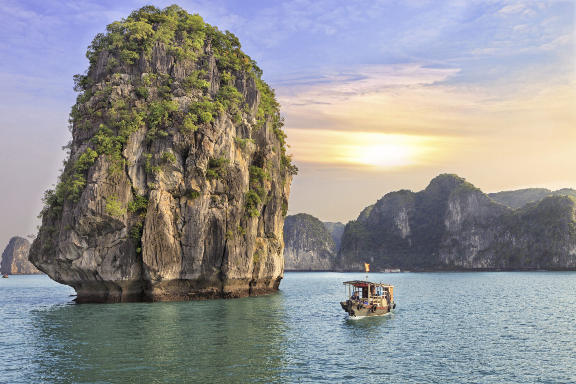 Felseninsel in der Halong Bucht, Vietnam