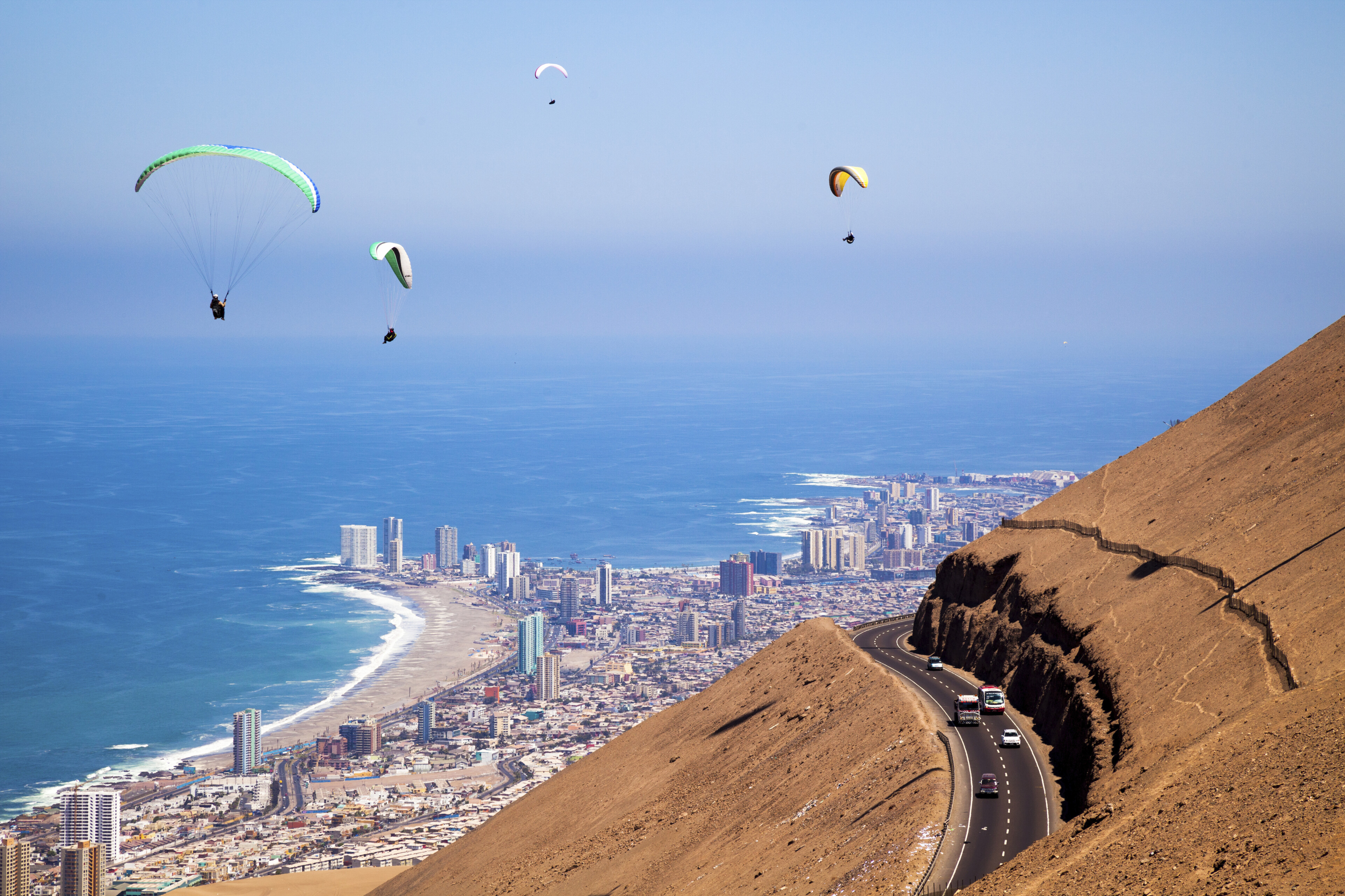 shutterstock 270070292 chile iquique paragliderjpg 3657314