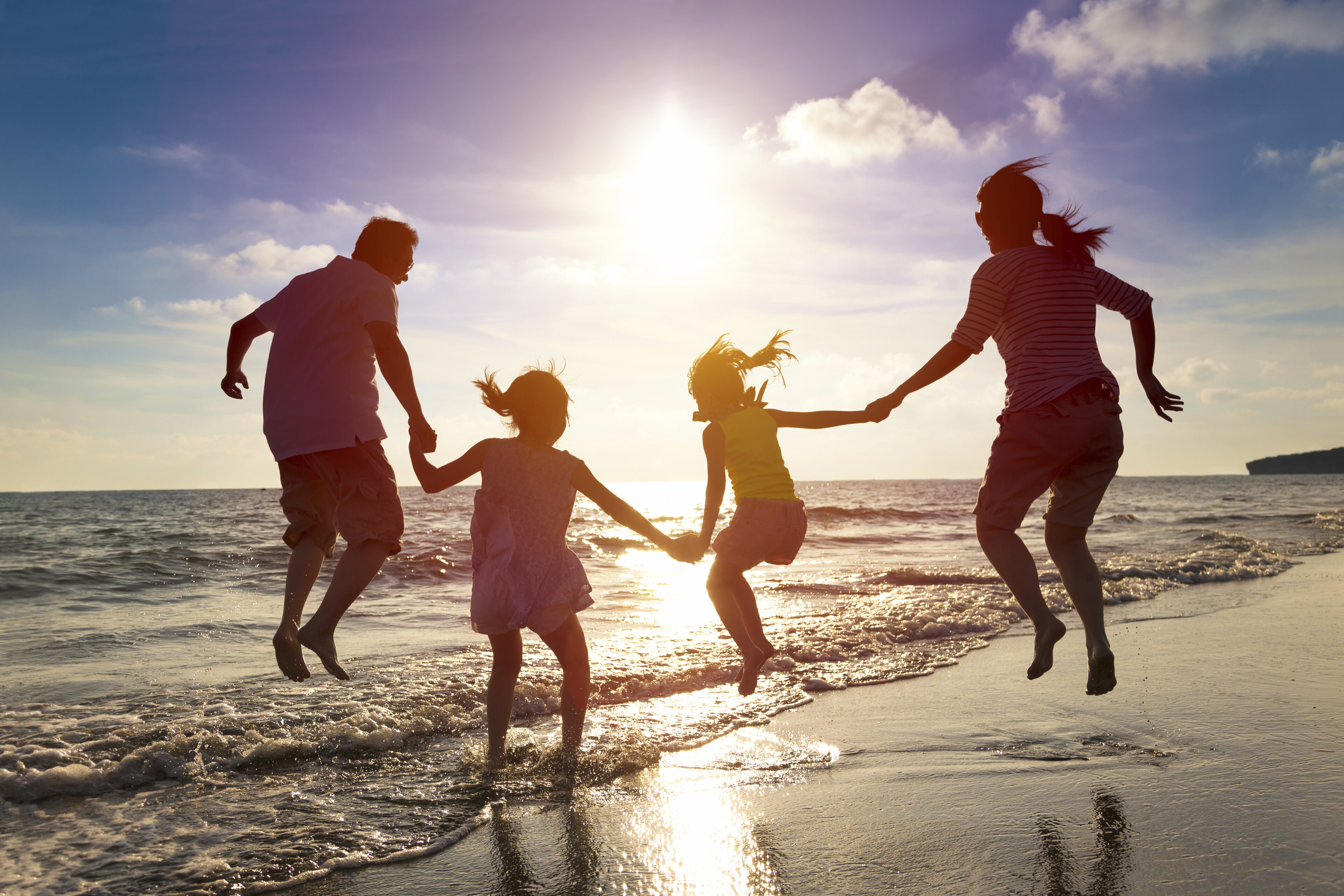 Familie im Sonnenuntergang