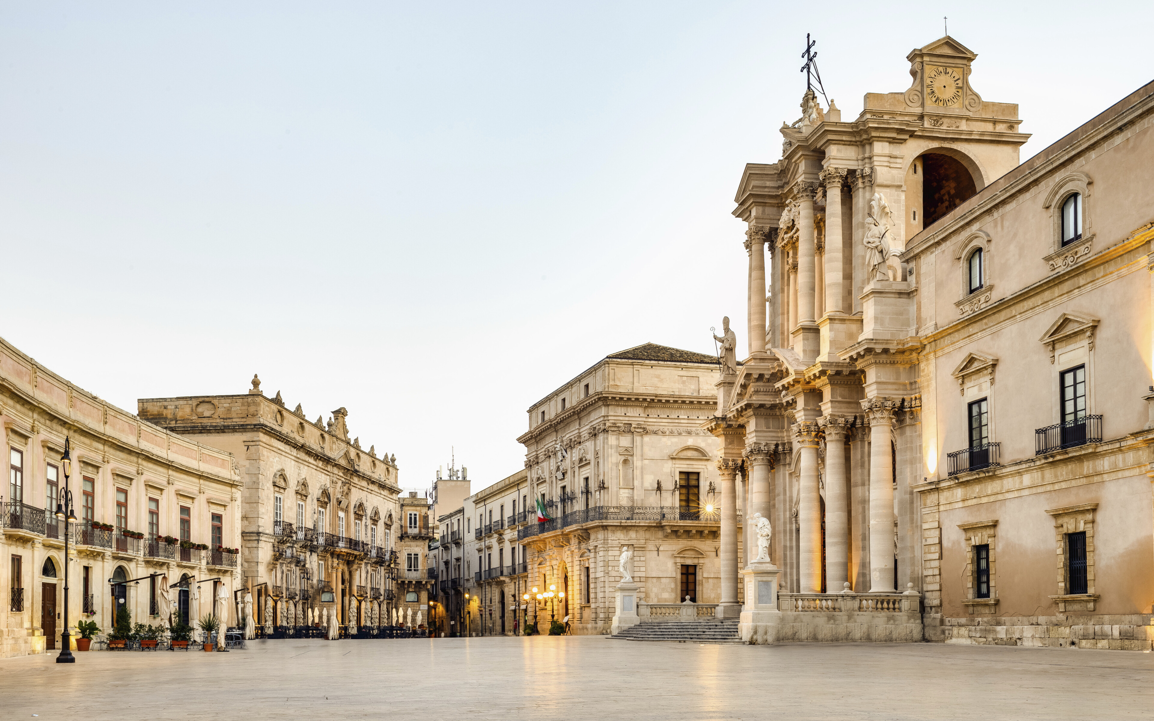 Platz vor der Kathedrale in Syrakus, Italien