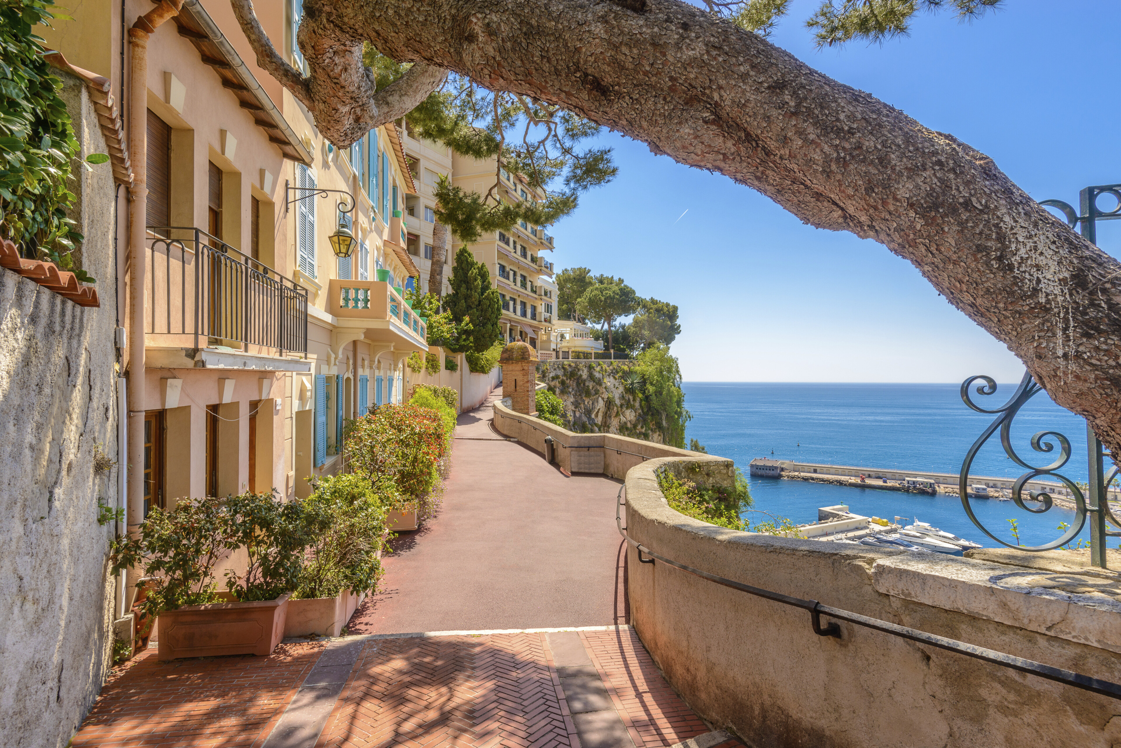 shutterstock 370641806 monaco monte carlo weg meerjpg 3656789