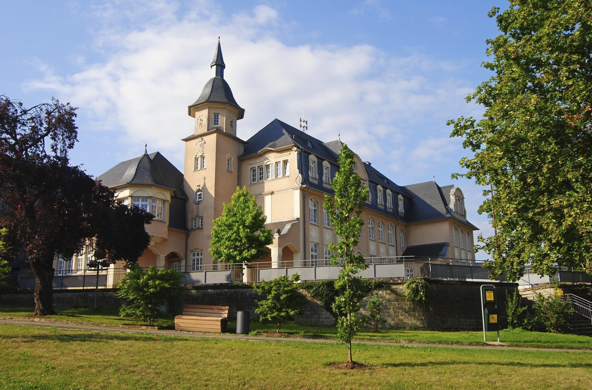 shutterstock 469047461 luxemburg remich staedtisches gebaeudejpg 3675562