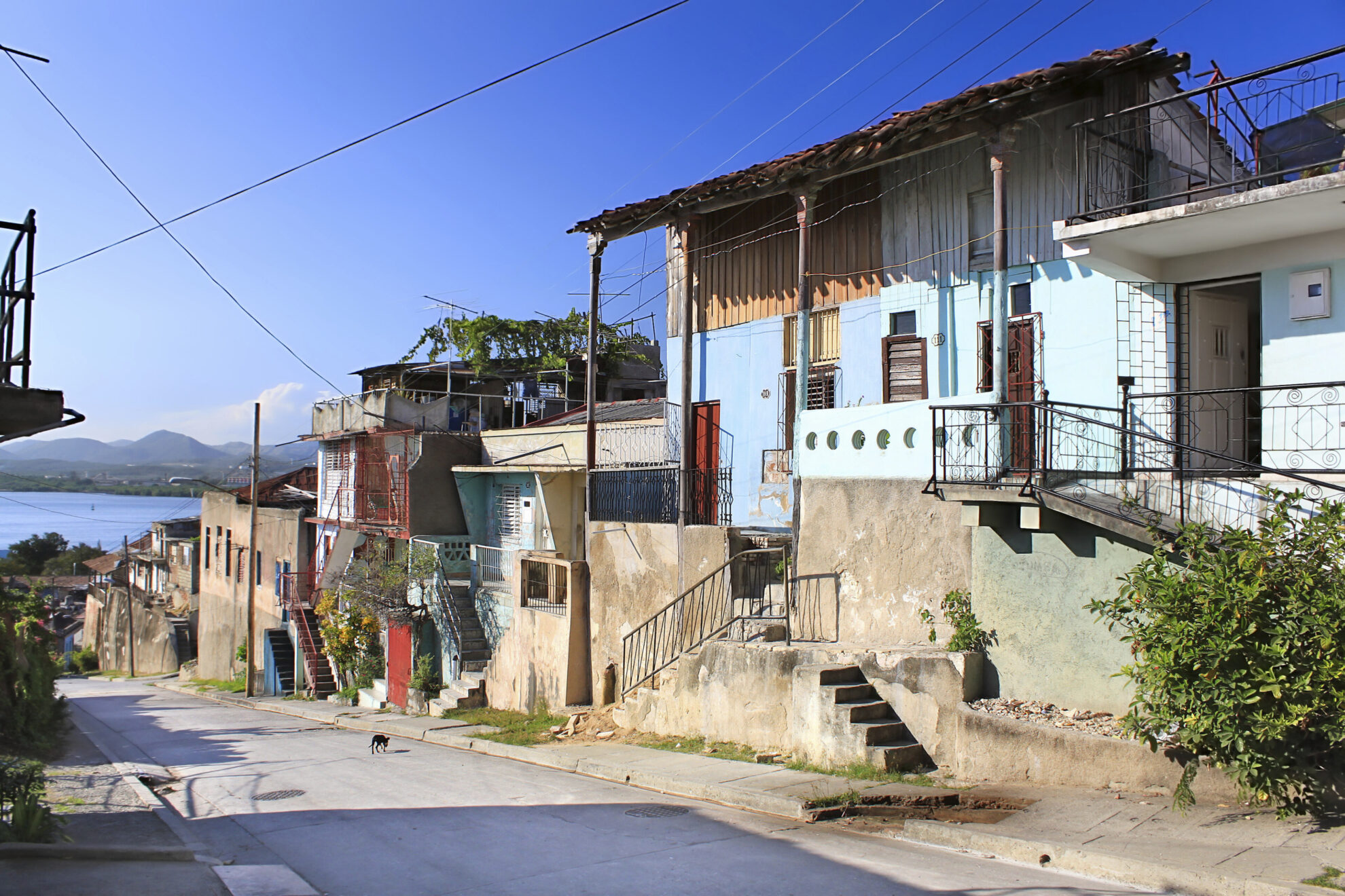 shutterstock 49509832 karibik kuba santiago de kuba nebenstrassejpg 3651505