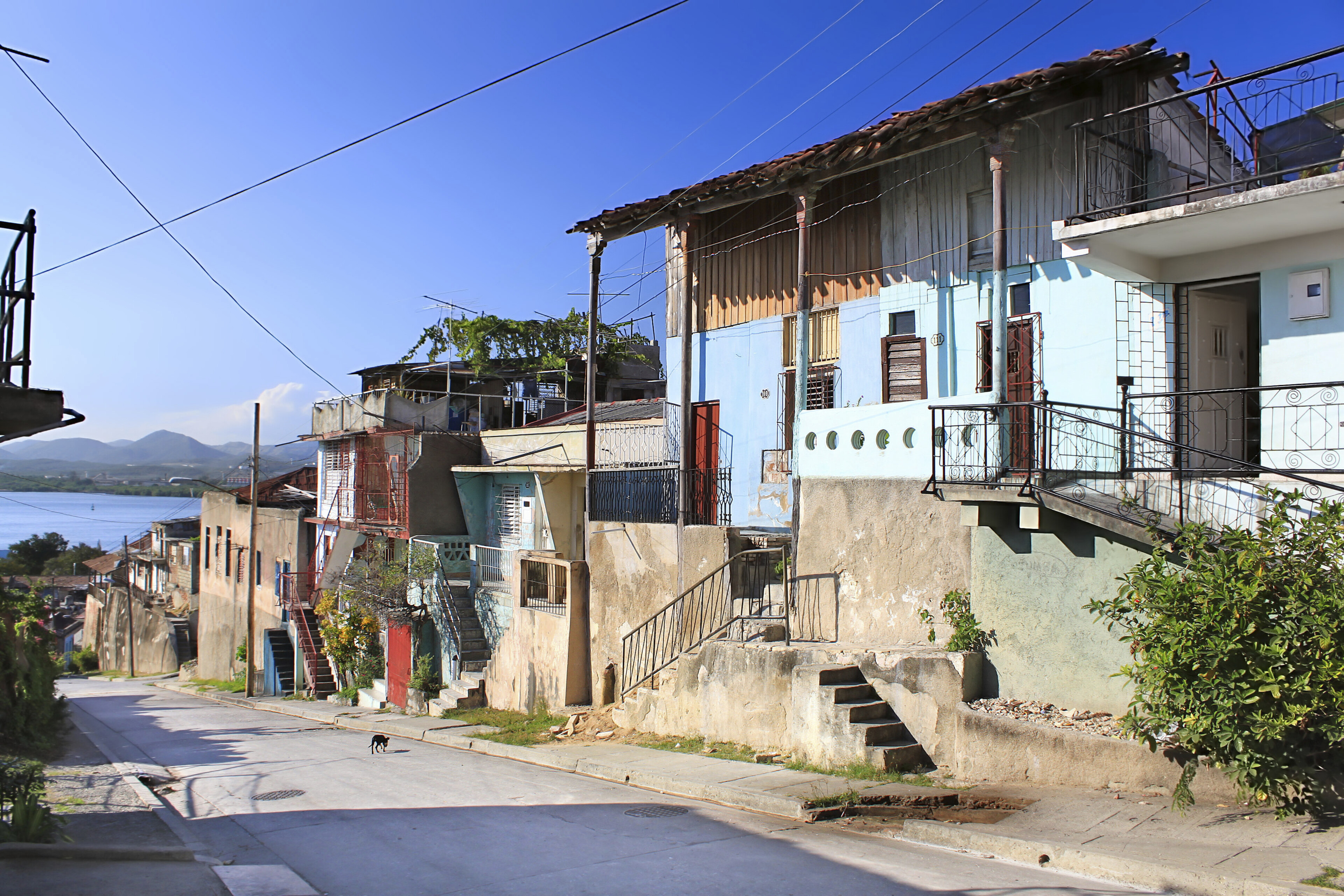shutterstock 49509832 karibik kuba santiago de kuba nebenstrassejpg 3651505