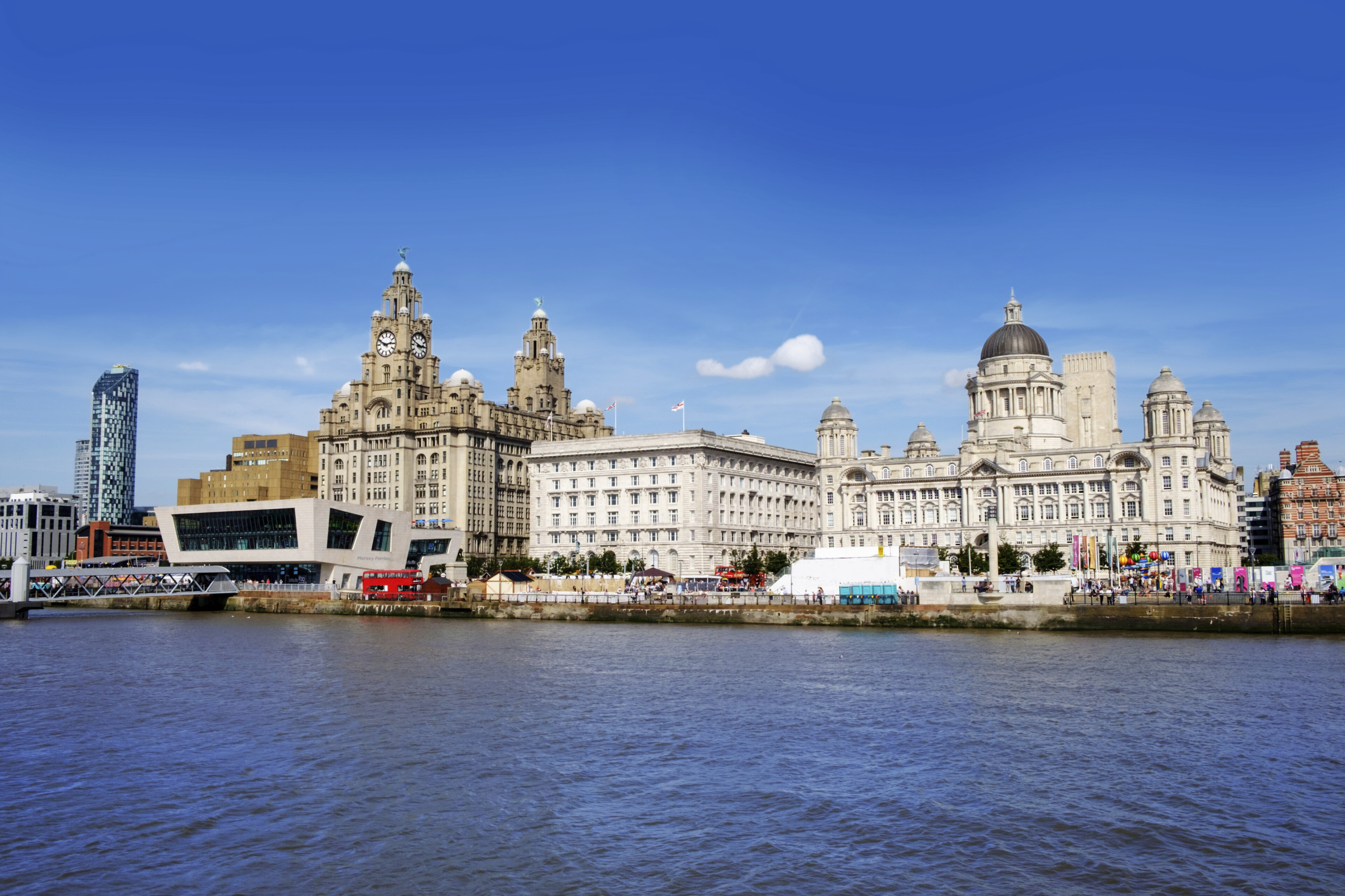 shutterstock 591354821 england liverpool mersey fluss panoramajpg 3659716
