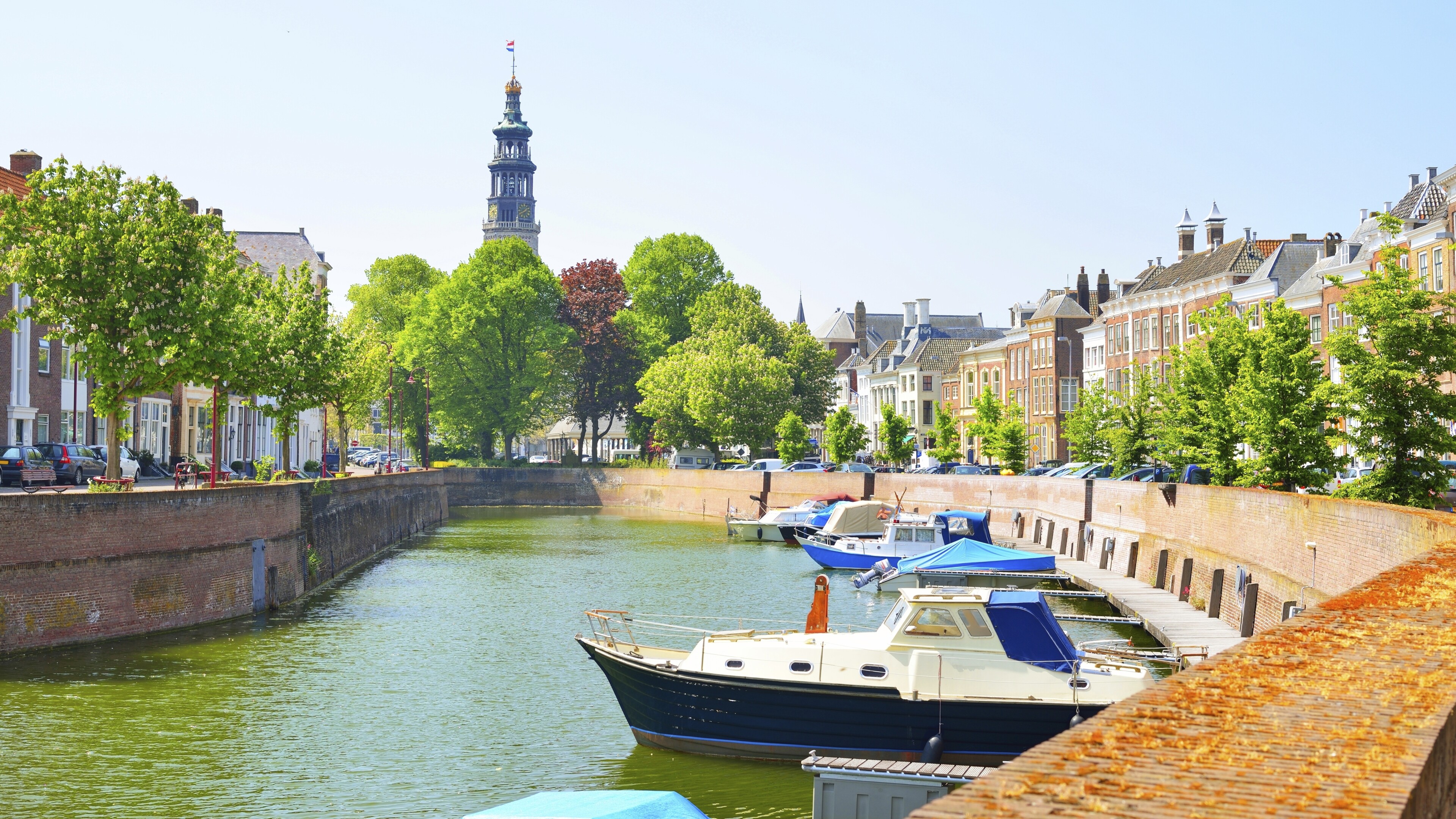 shutterstock 604633700 niederlanden middelburg kanal bootejpg 3662056