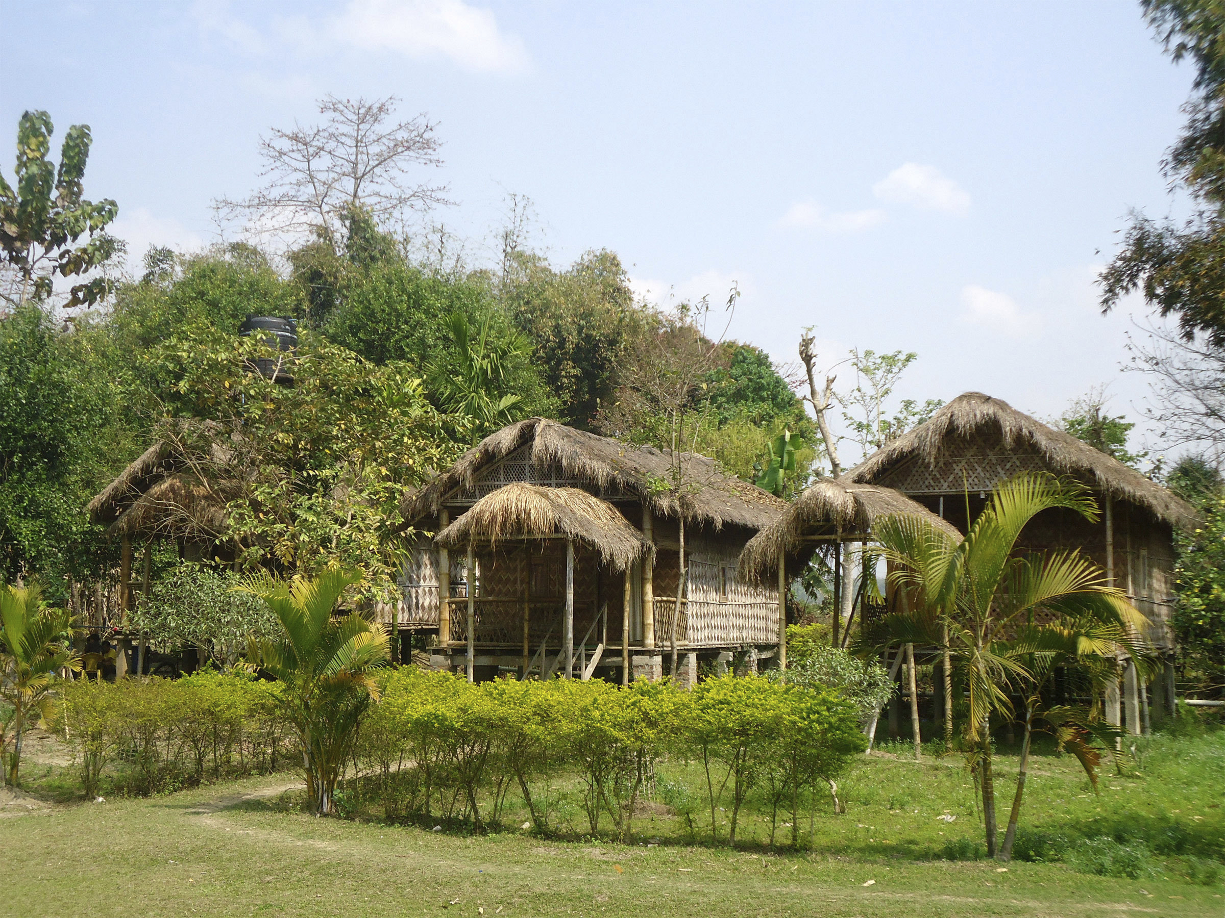 Bambushütten auf der Insel Majuli, Indien