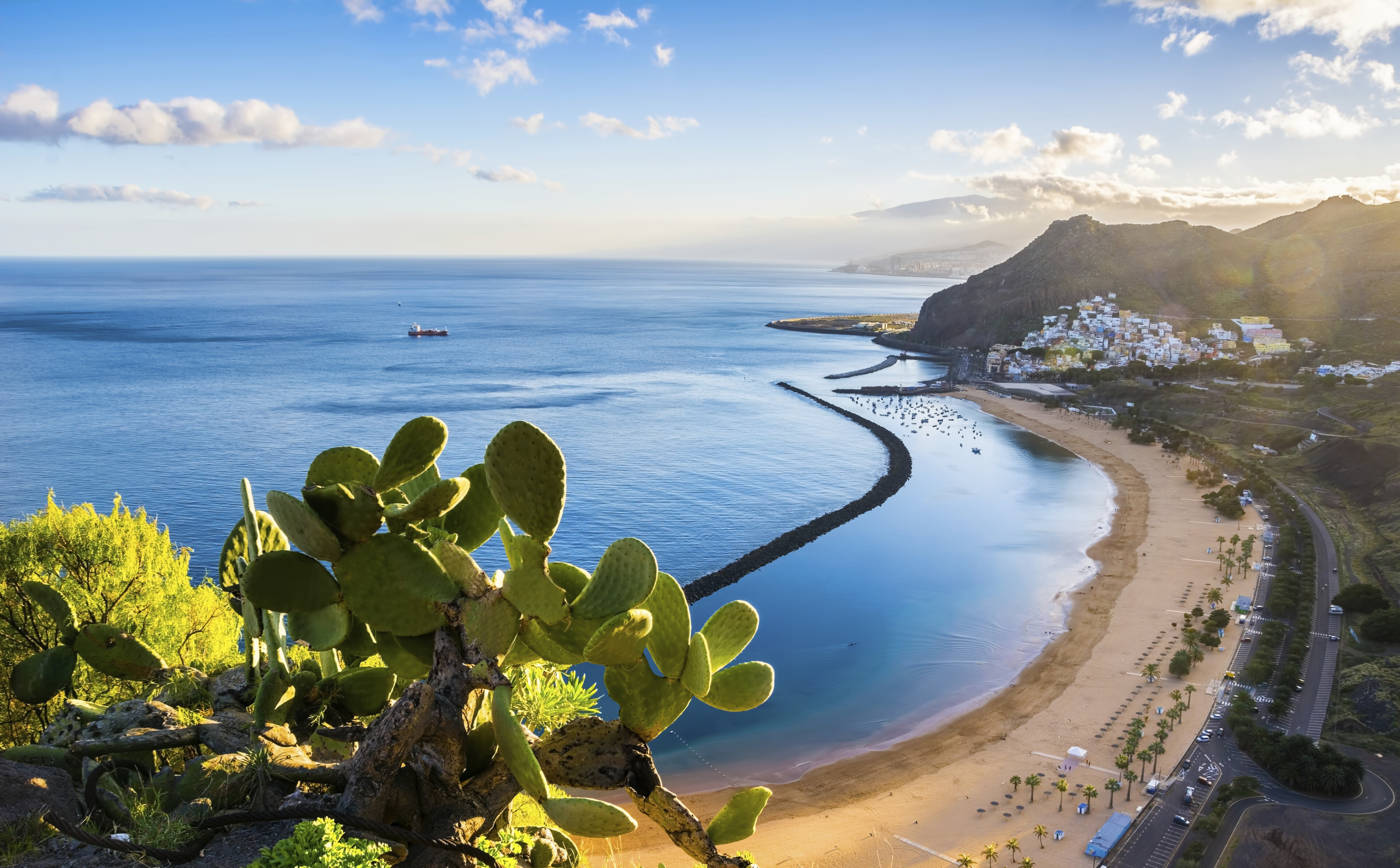 Blick auf die Küste und den Strand von Santa Cruz auf Teneriffa, Spanien
