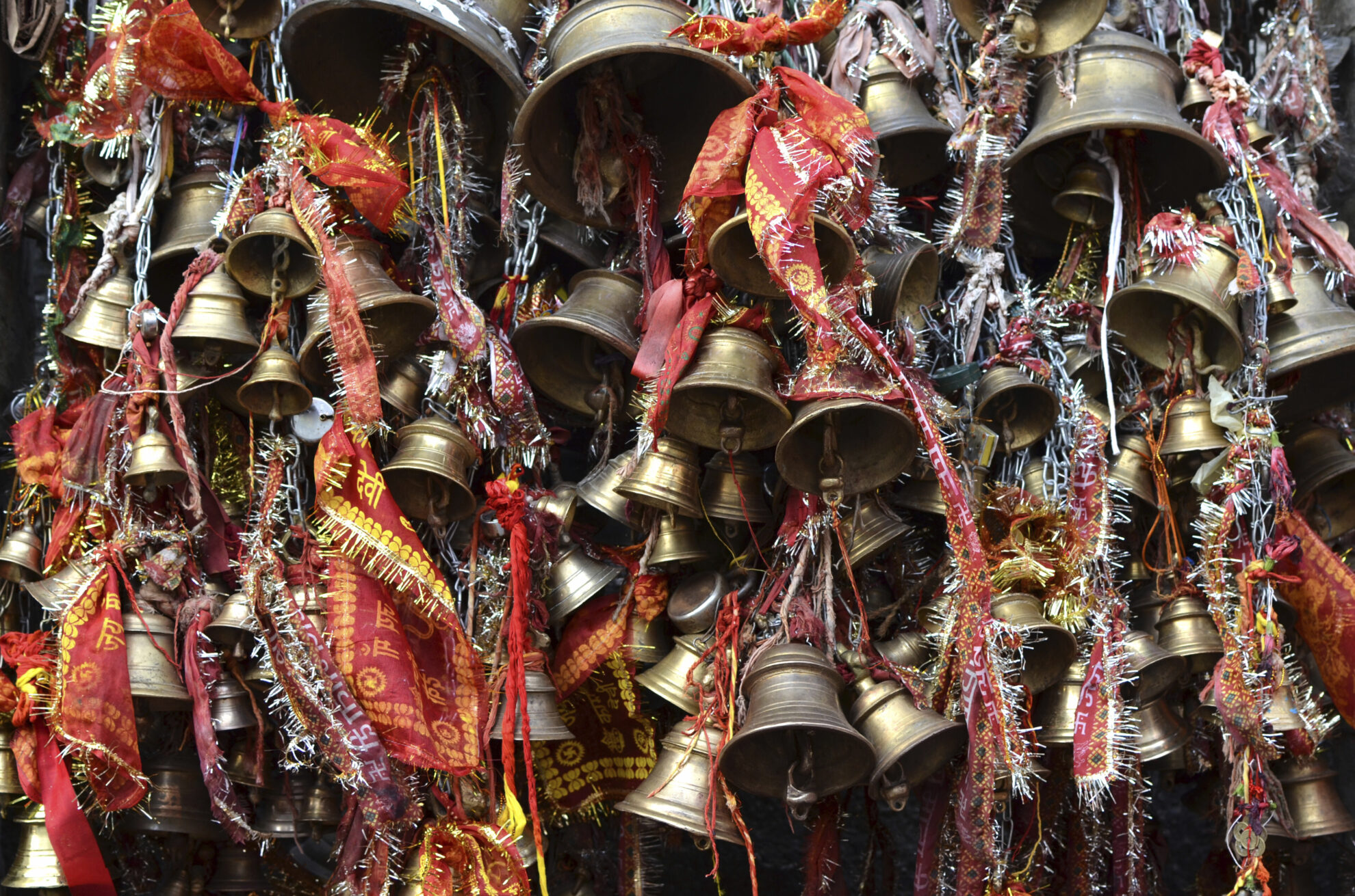 shutterstock 633369719 indien guwahati kamakhya tempel schmuck glockejpg 3676535