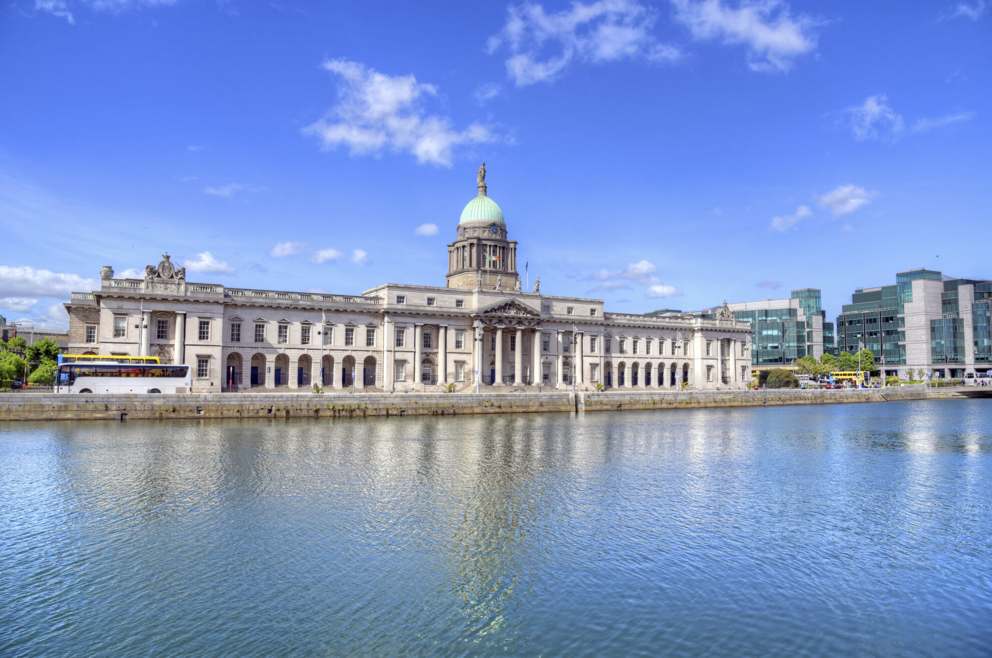 shutterstock 658318594 irand dublin fluss liffey custom housejpg 3696392