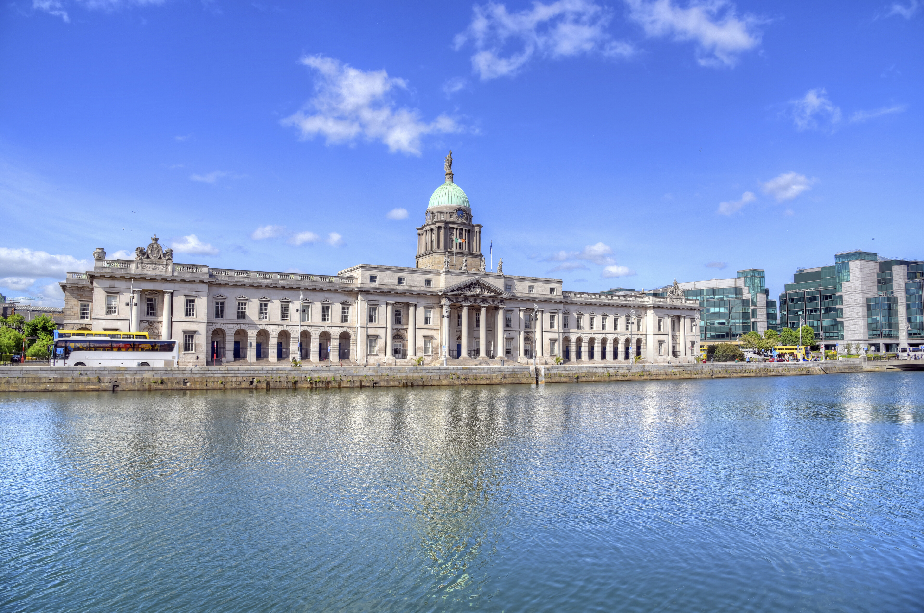 shutterstock 658318594 irand dublin fluss liffey custom housejpg 3696392