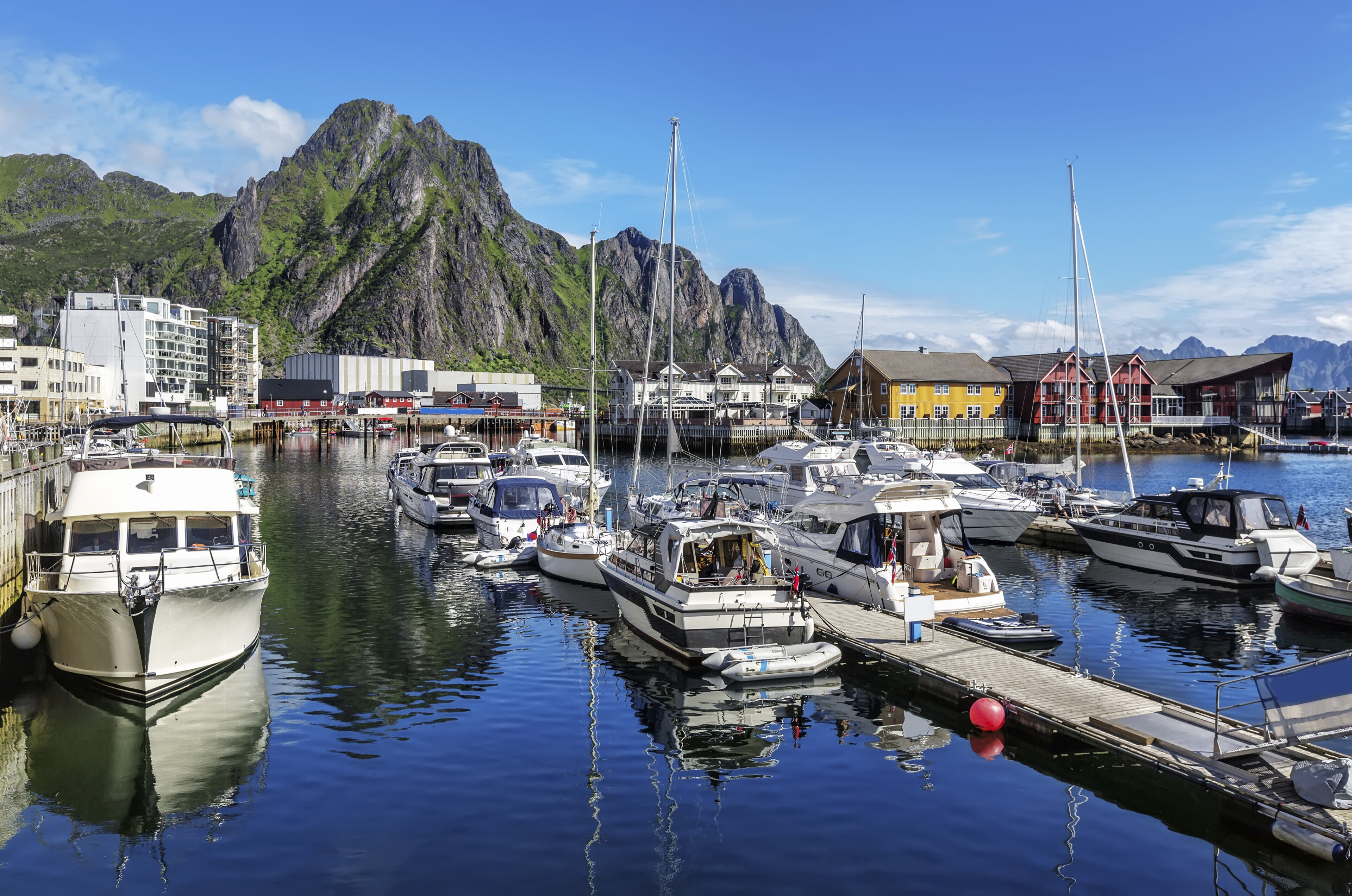 shutterstock 665026534 norwegen svolvaer hafen boote bergejpg 3672231