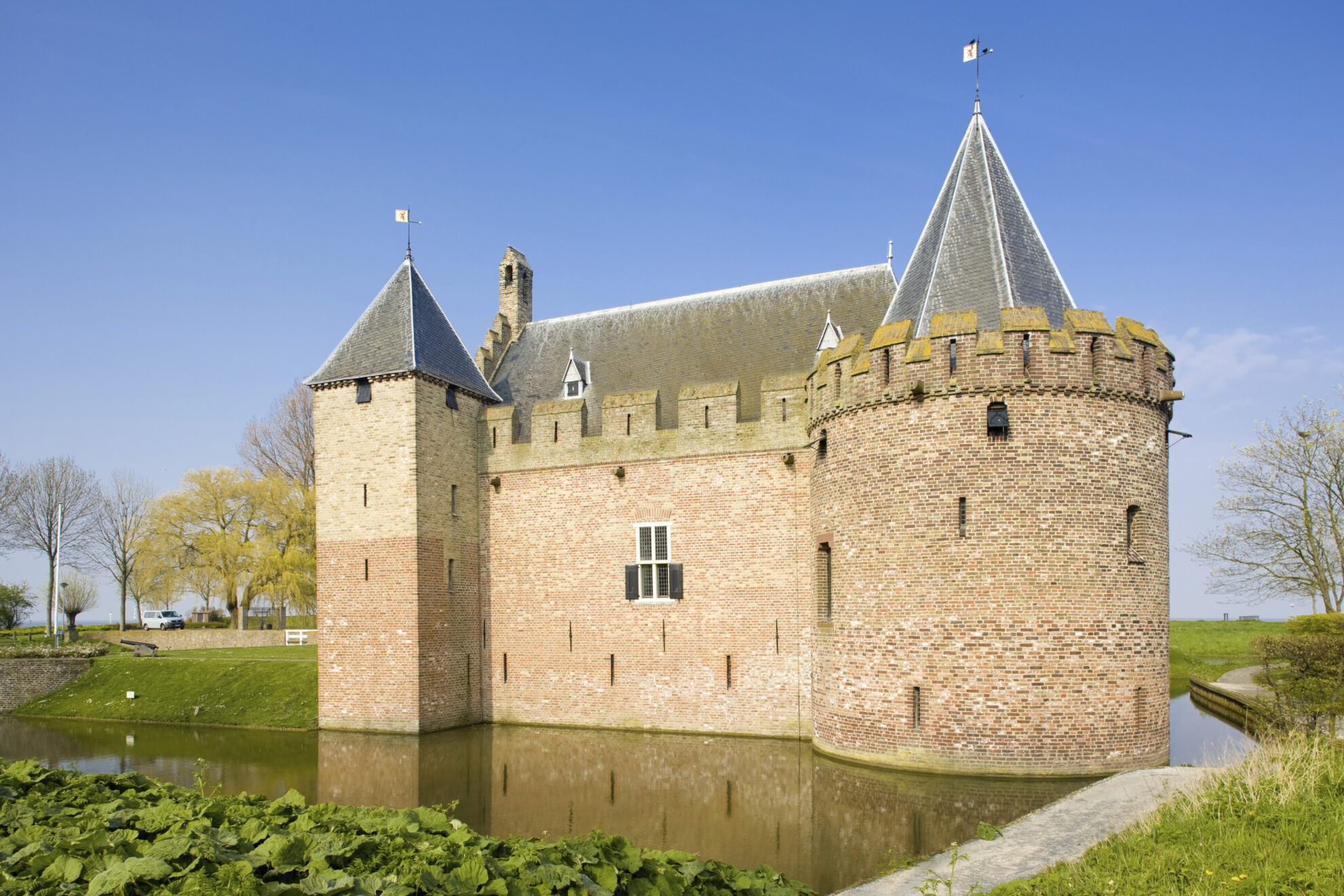 shutterstock 66743644 niederlande medemblik schloss radboudjpg 3655918