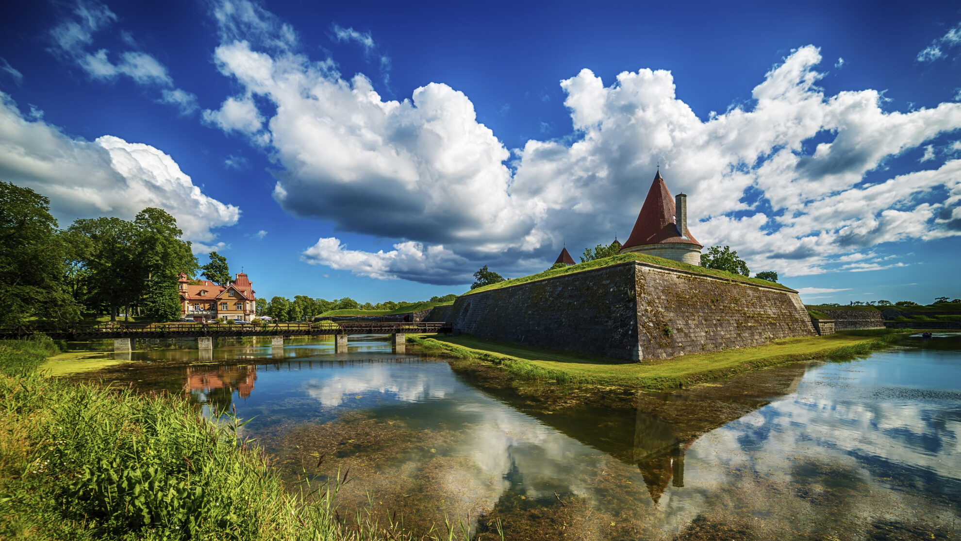 shutterstock 688661806 estland insel saarema schlossjpg 3698228