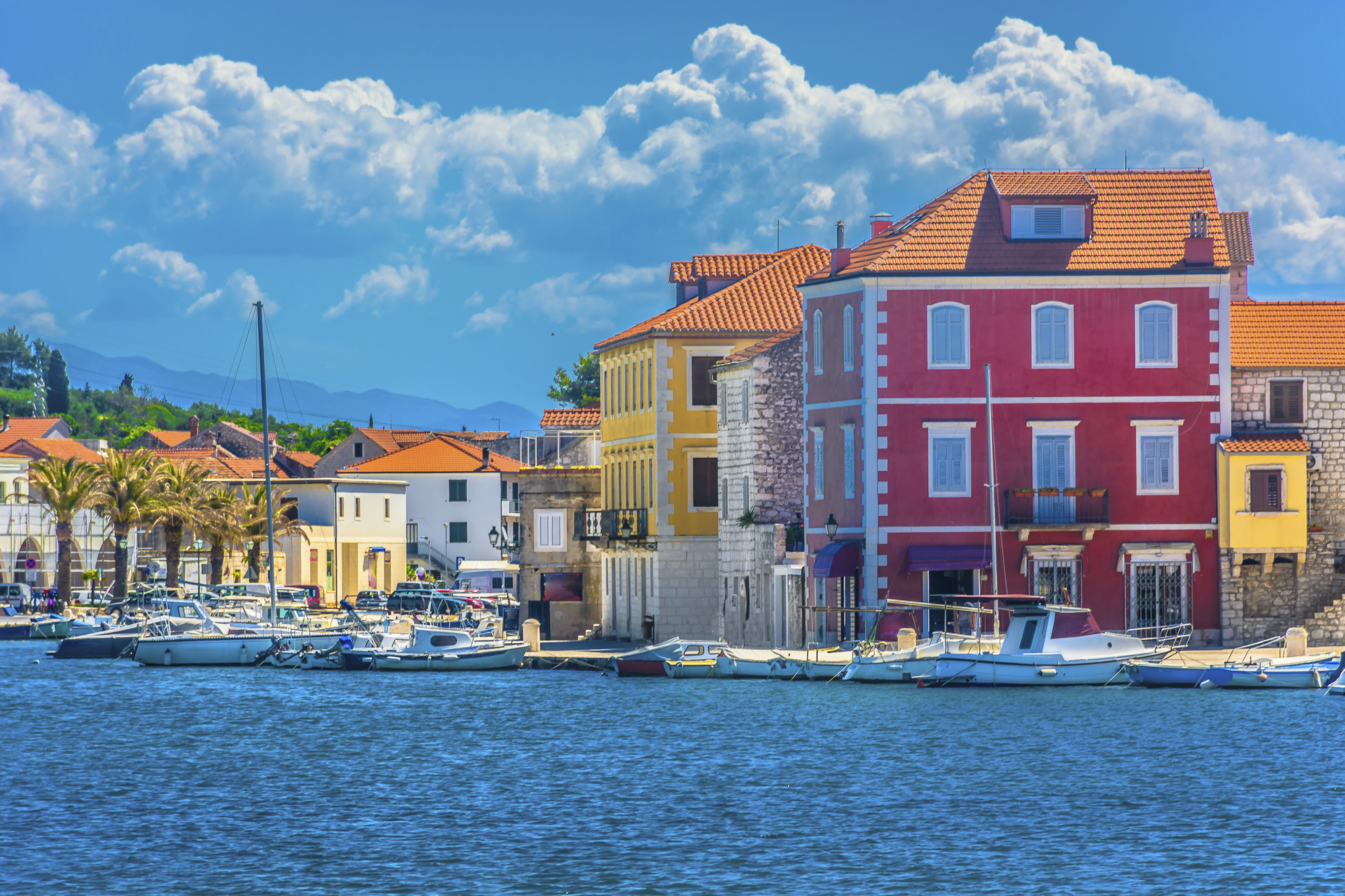 shutterstock 695172442 kroatien hvar stari grad hafen boote bunte haeuserjpg 3730160