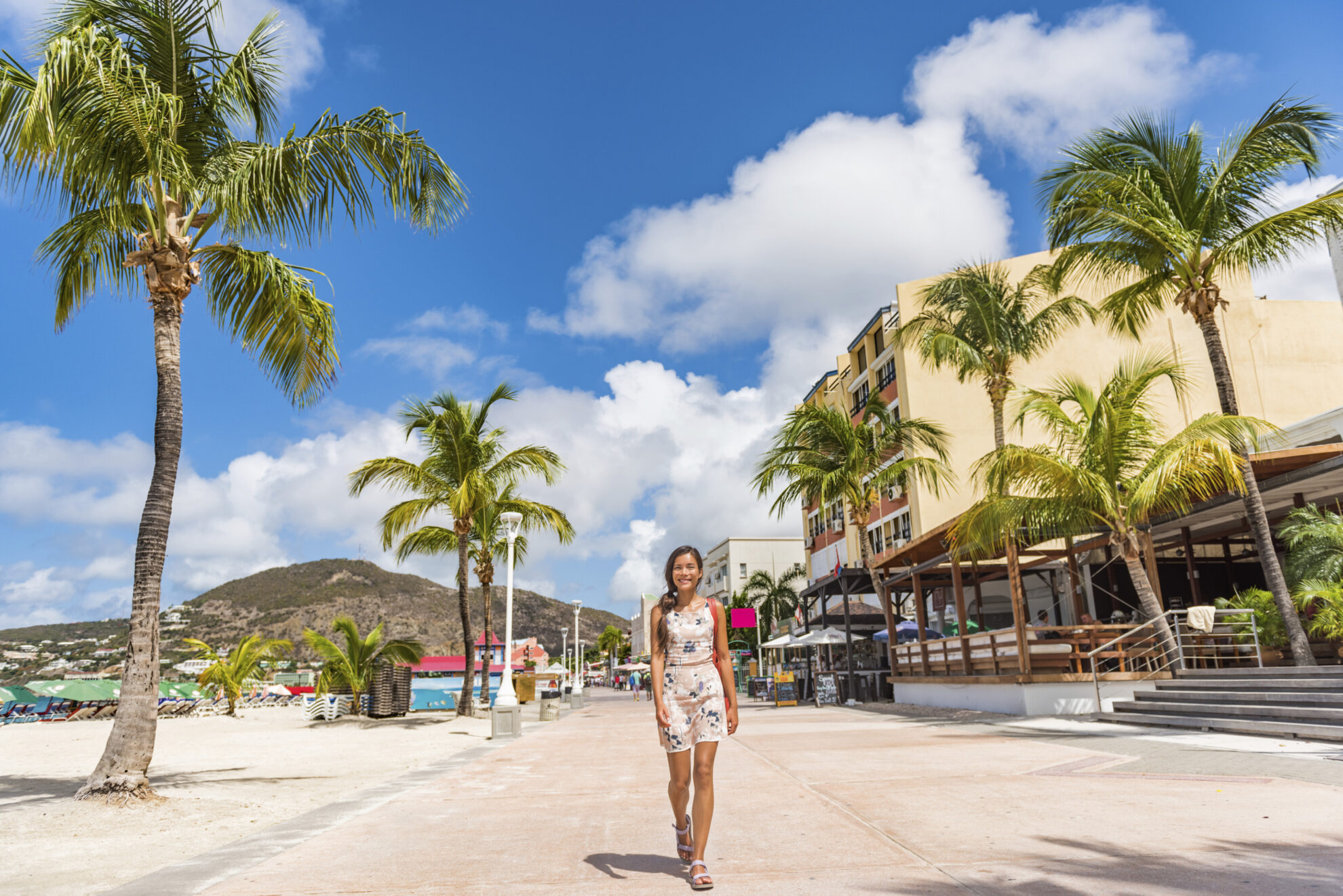 shutterstock 709038814 st maarten philipsburg promnenade menshcen fraujpg 3668636