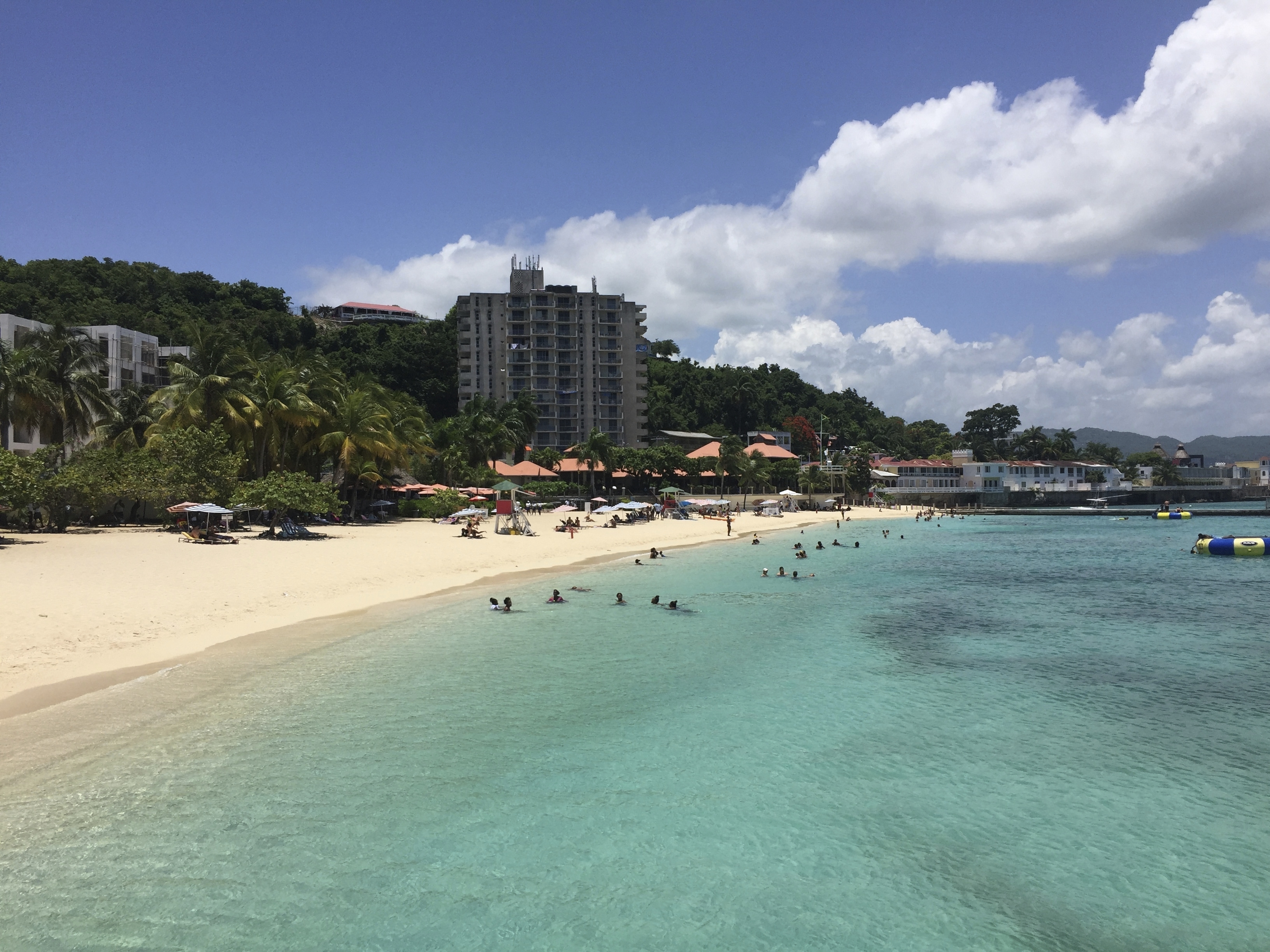 Strand von Cave in Montego Bay, Jamaika