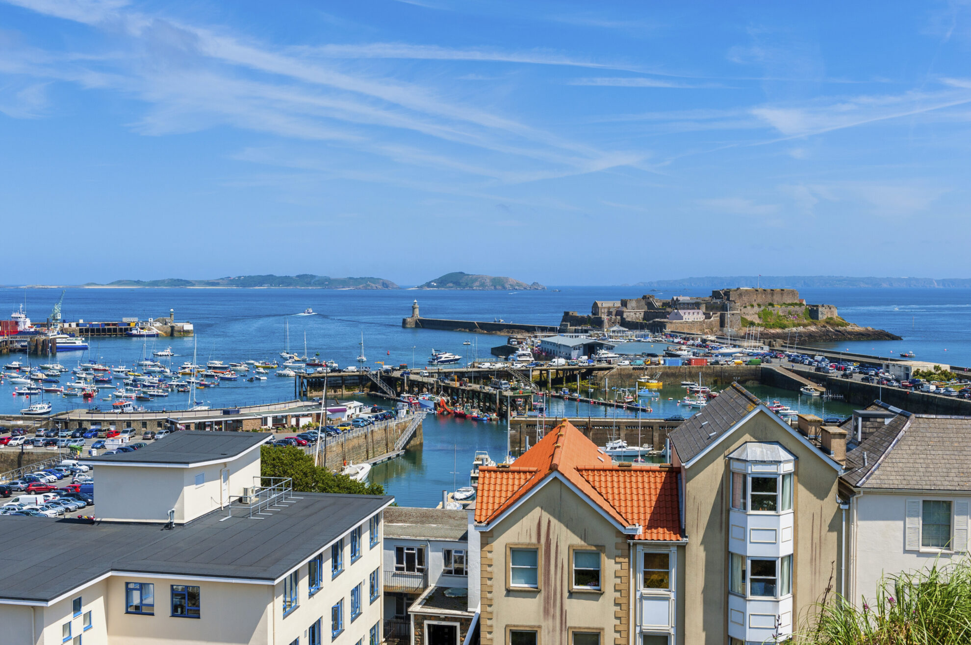 shutterstock 730084102 england guernsey saint peter port hafen luftaufnahmejpg 3729846