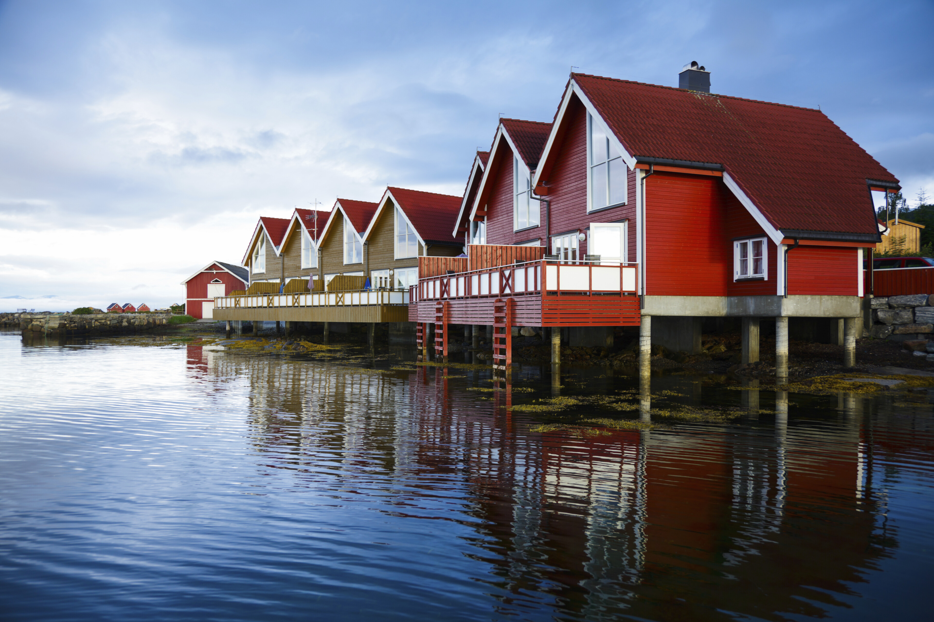 Häuser am Moldefjord, Norwegen