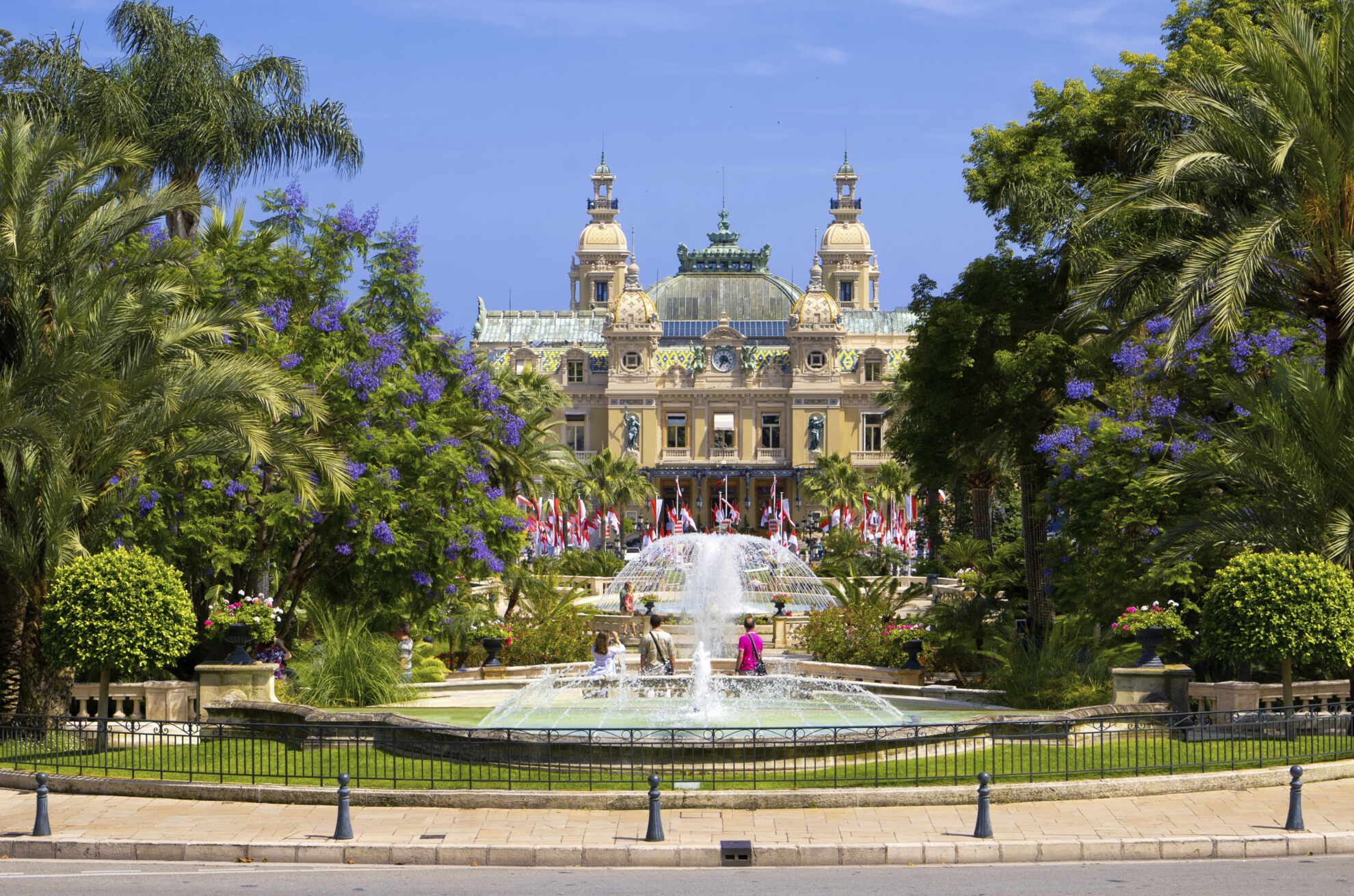 shutterstock 96192425 monaco monte carlo casino garten springbrunnenjpg 3657451