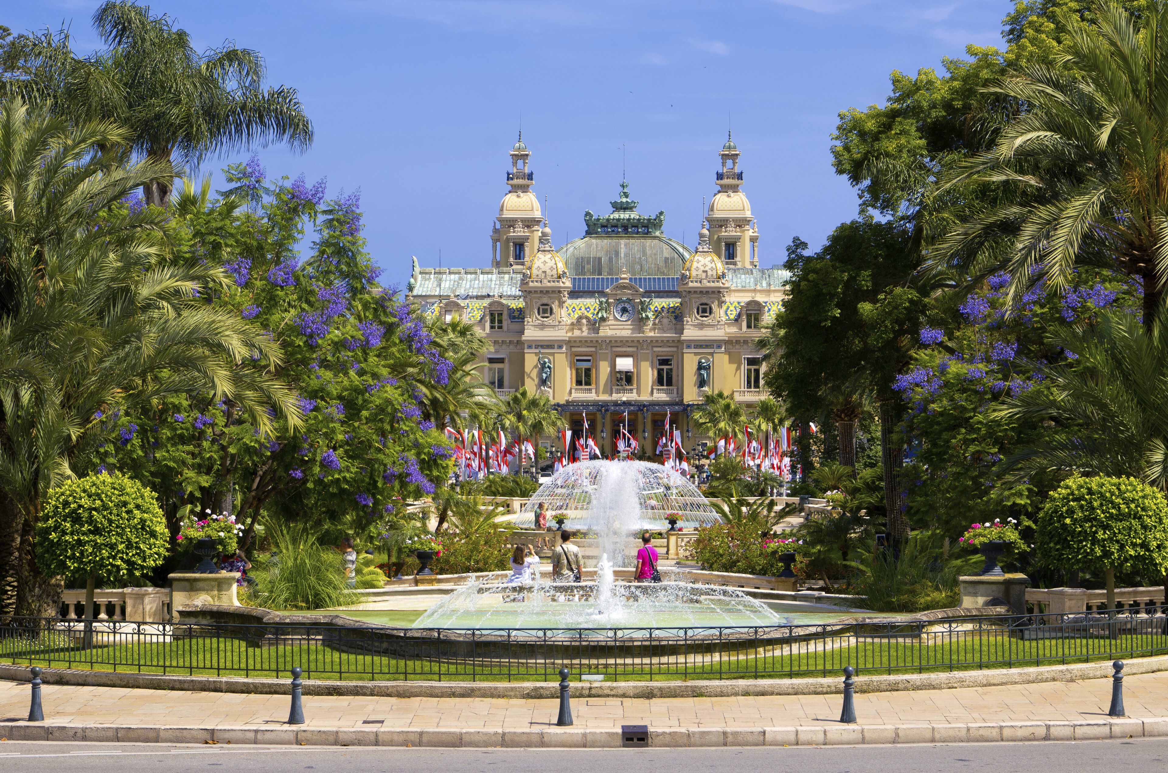 shutterstock 96192425 monaco monte carlo casino garten springbrunnenjpg 3657451